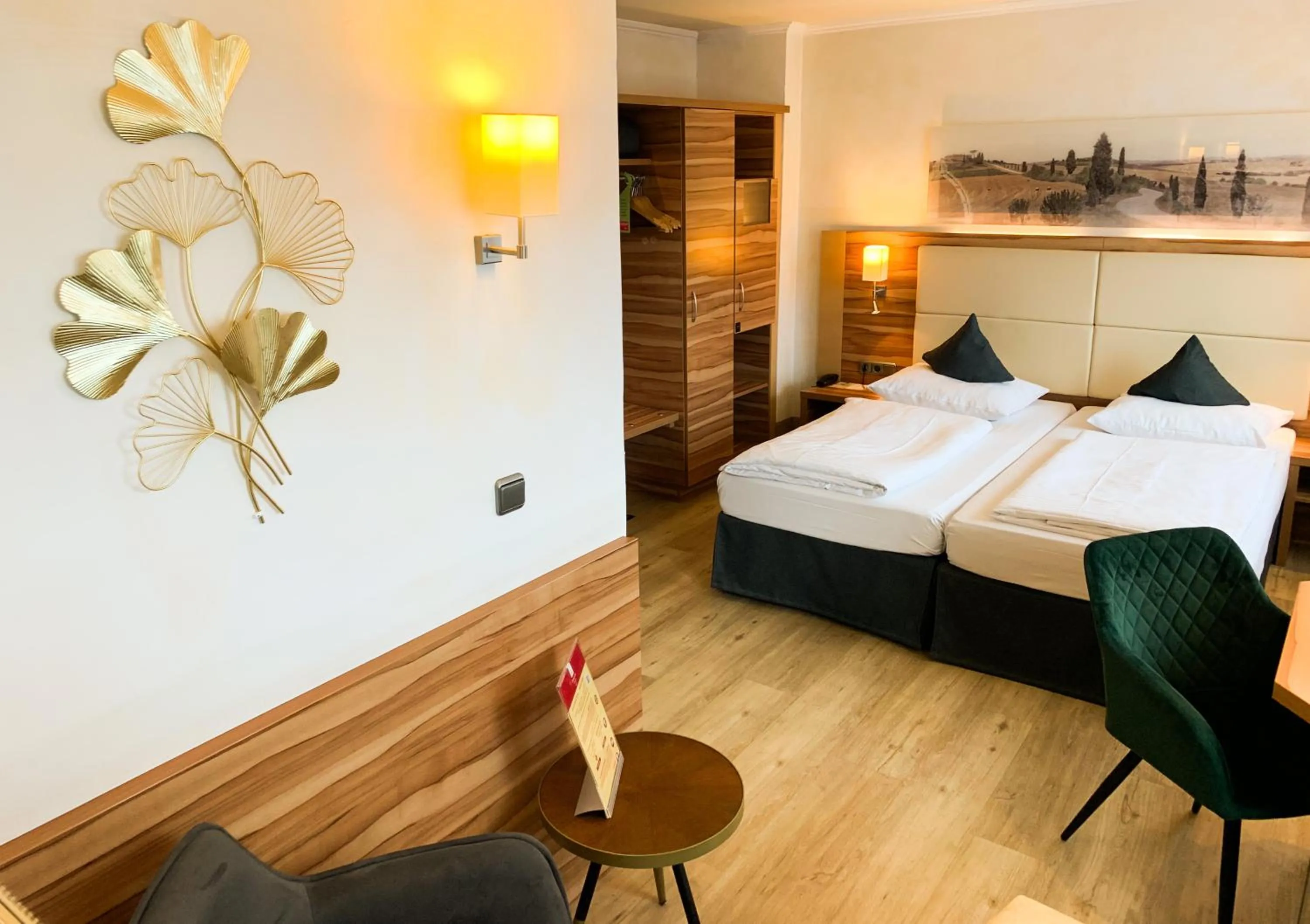 Photo of the whole room, Bed in City Hotel Ost am Kö