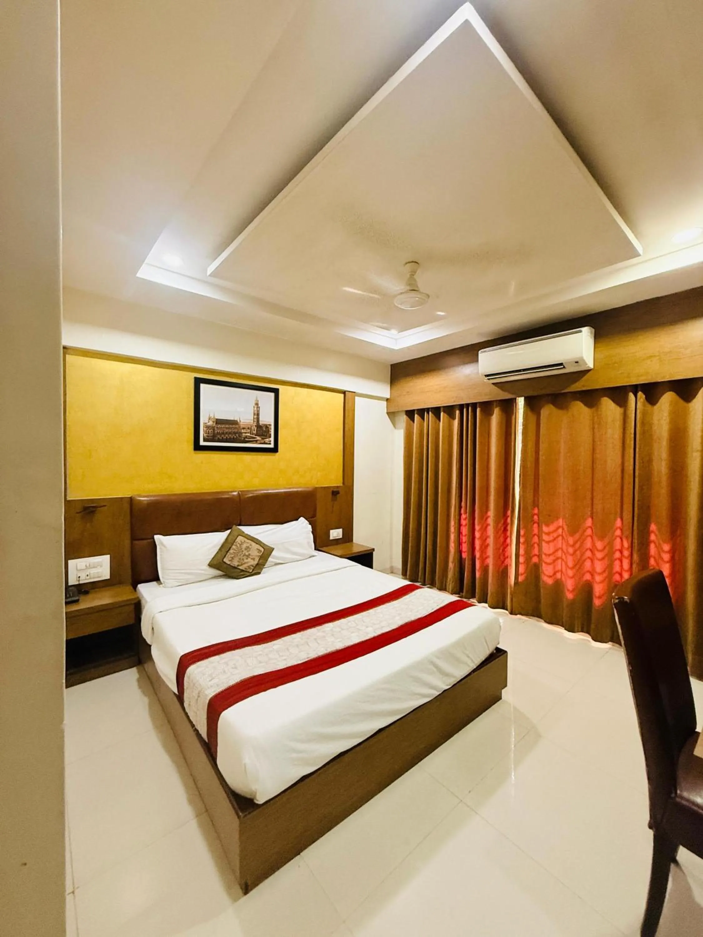 Bedroom, Bed in Hotel Crystal Luxury Inn- Bandra