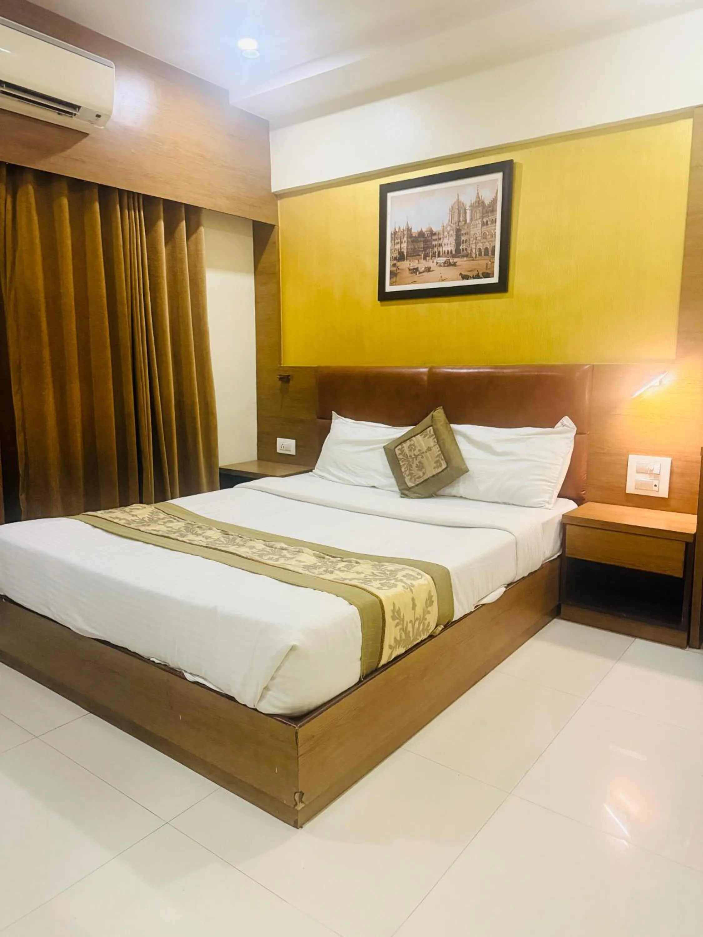 Bedroom, Bed in Hotel Crystal Luxury Inn- Bandra