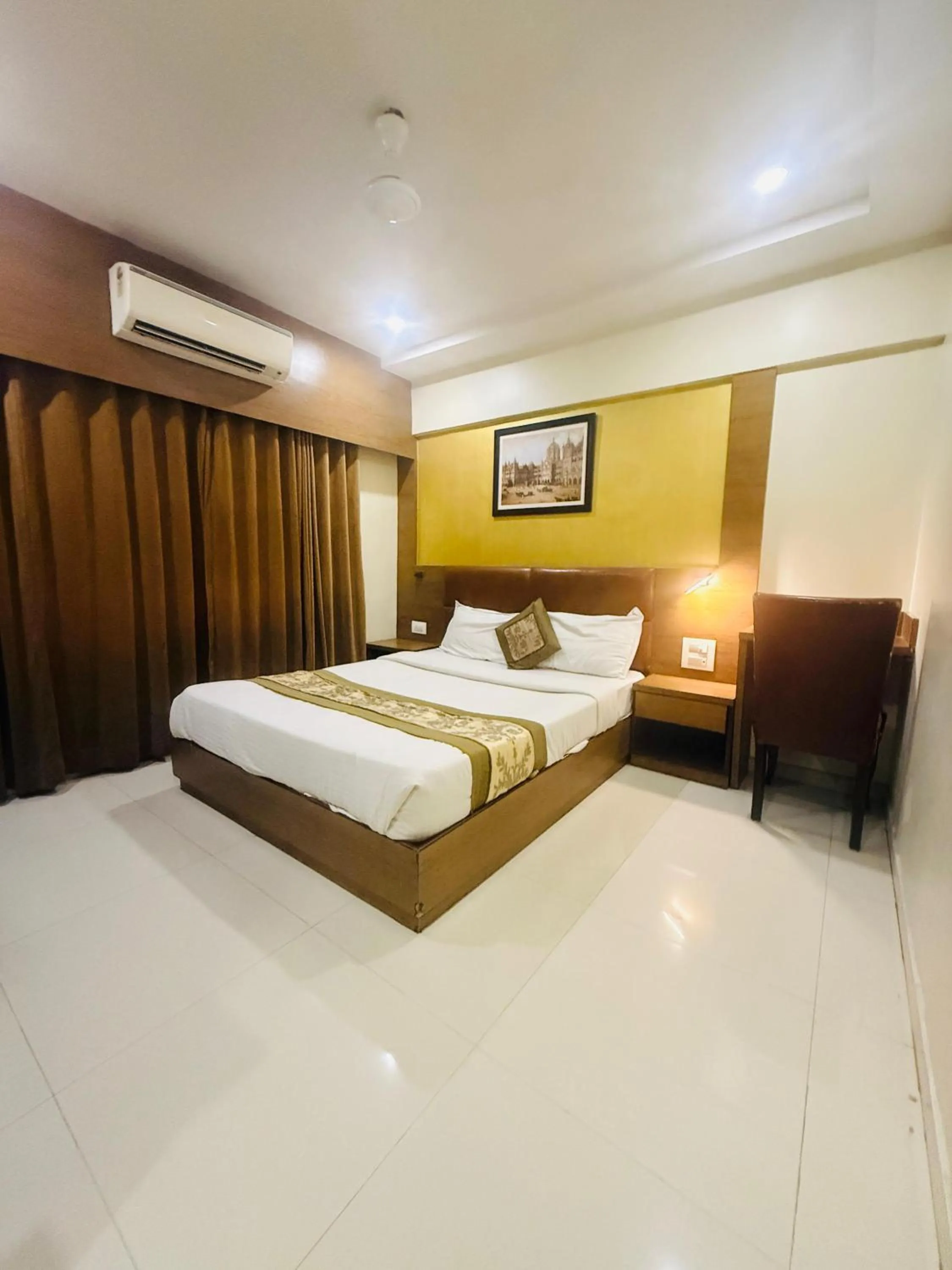 Bedroom, Bed in Hotel Crystal Luxury Inn- Bandra