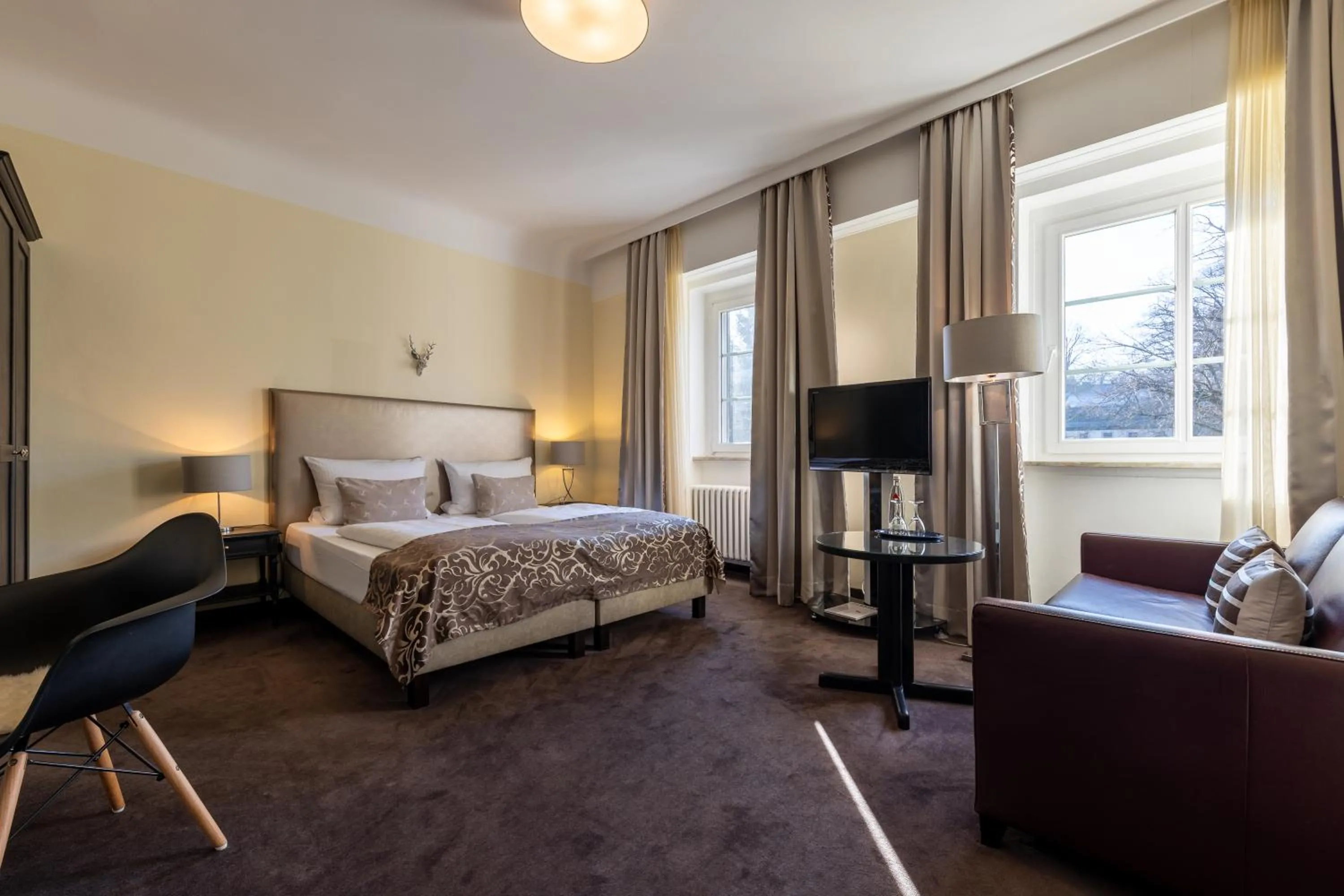 Photo of the whole room, Bed in Jagdschloss Hotel Niederwald