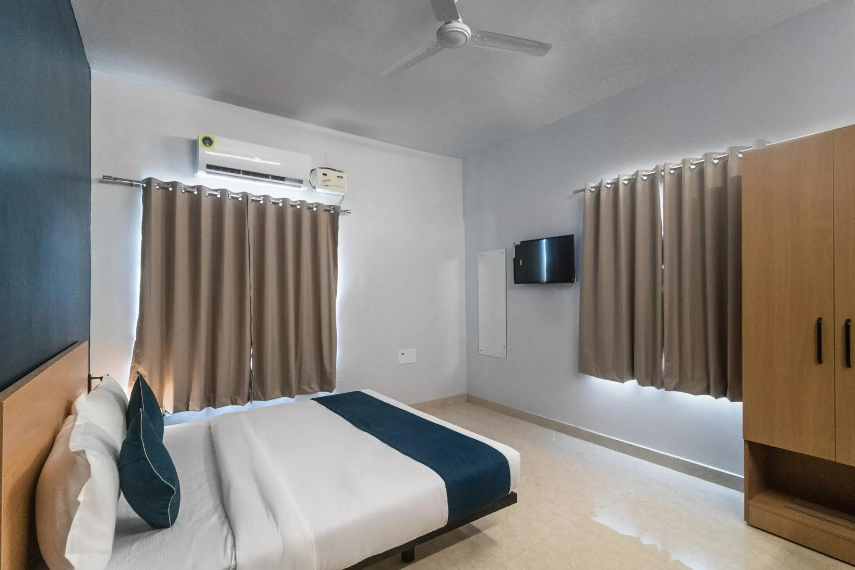 Bedroom, Bed in Super Namaskar Silver Key Bedroom, Bed in Super Namaskar Silver Key