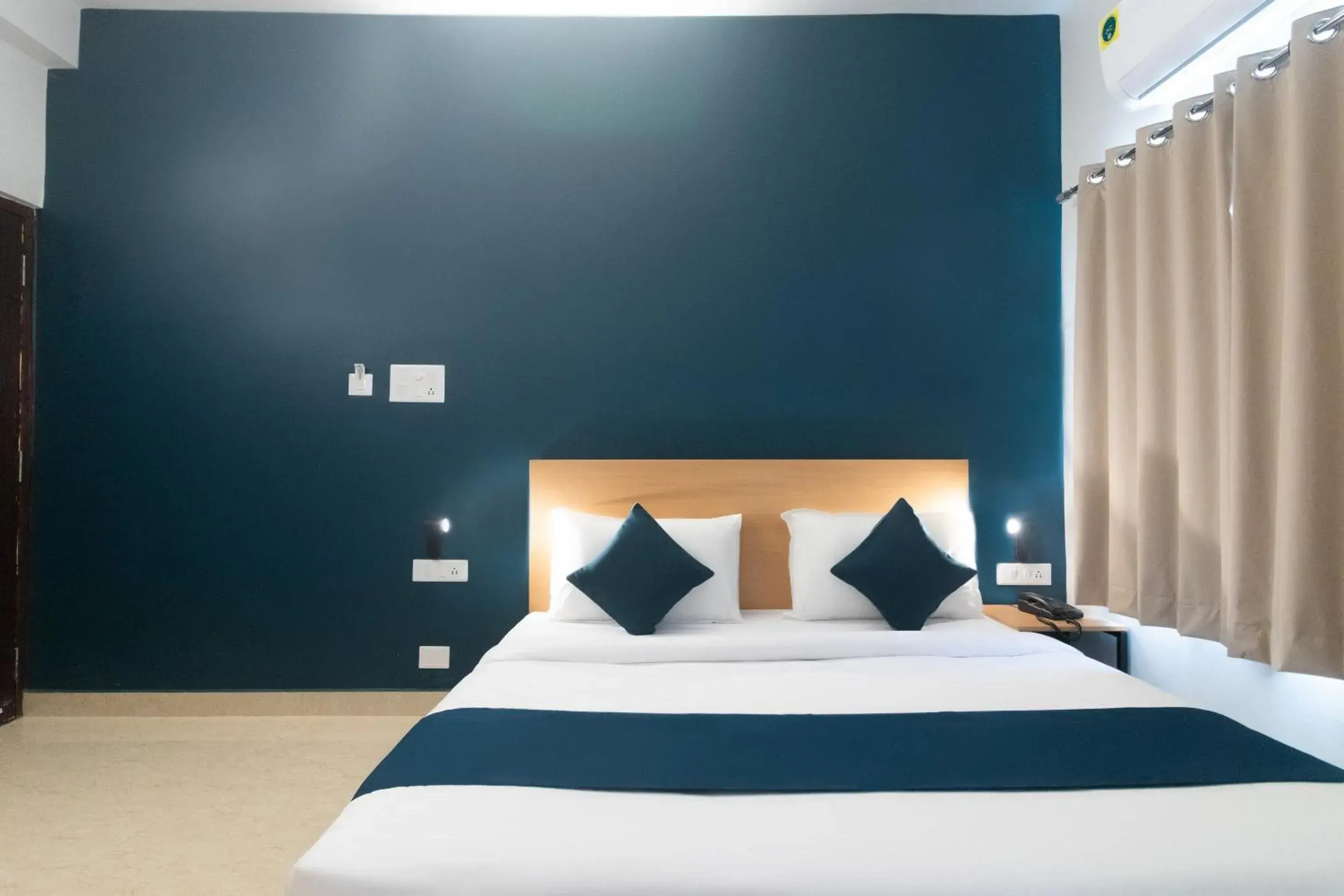 Bedroom, Bed in Super Namaskar Silver Key Bedroom, Bed in Super Namaskar Silver Key