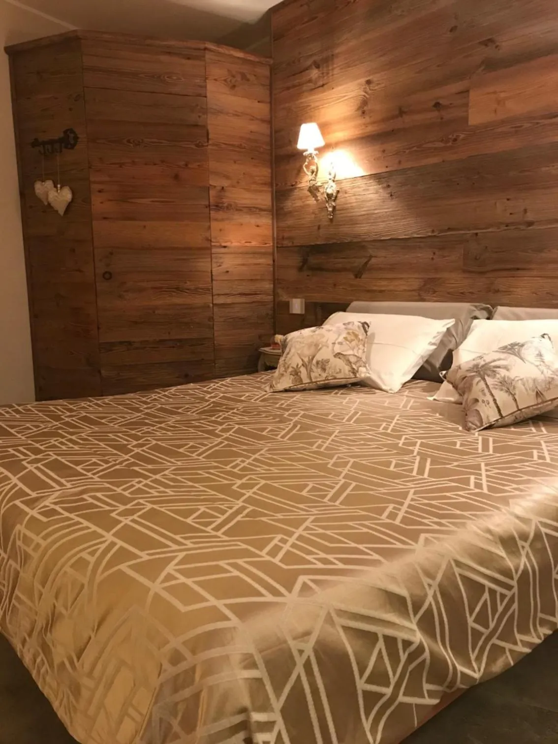 Bedroom, Bed in LE LANTERNE