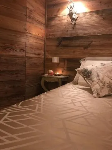 Bedroom, Bed in LE LANTERNE