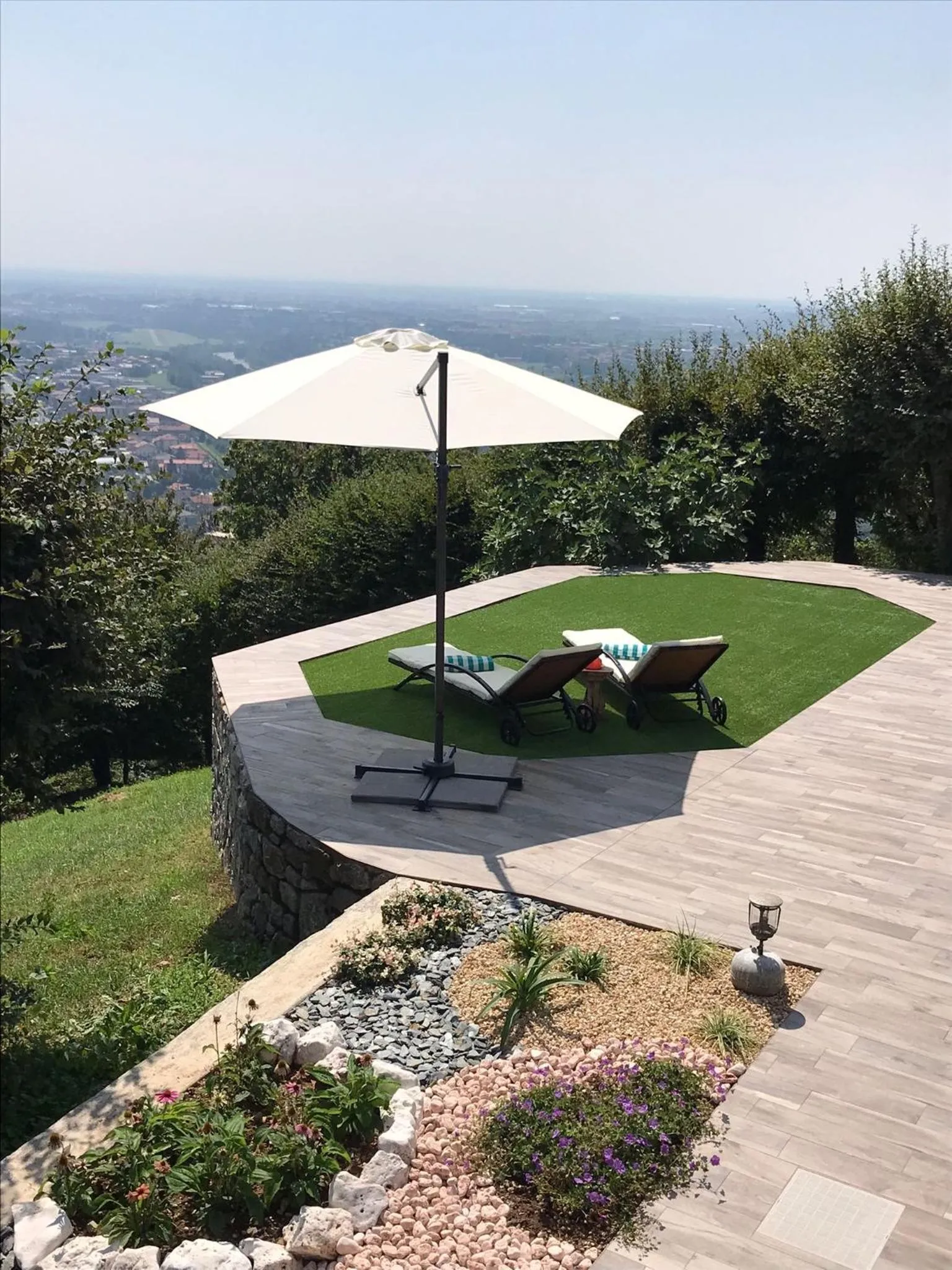 Garden view in LE LANTERNE