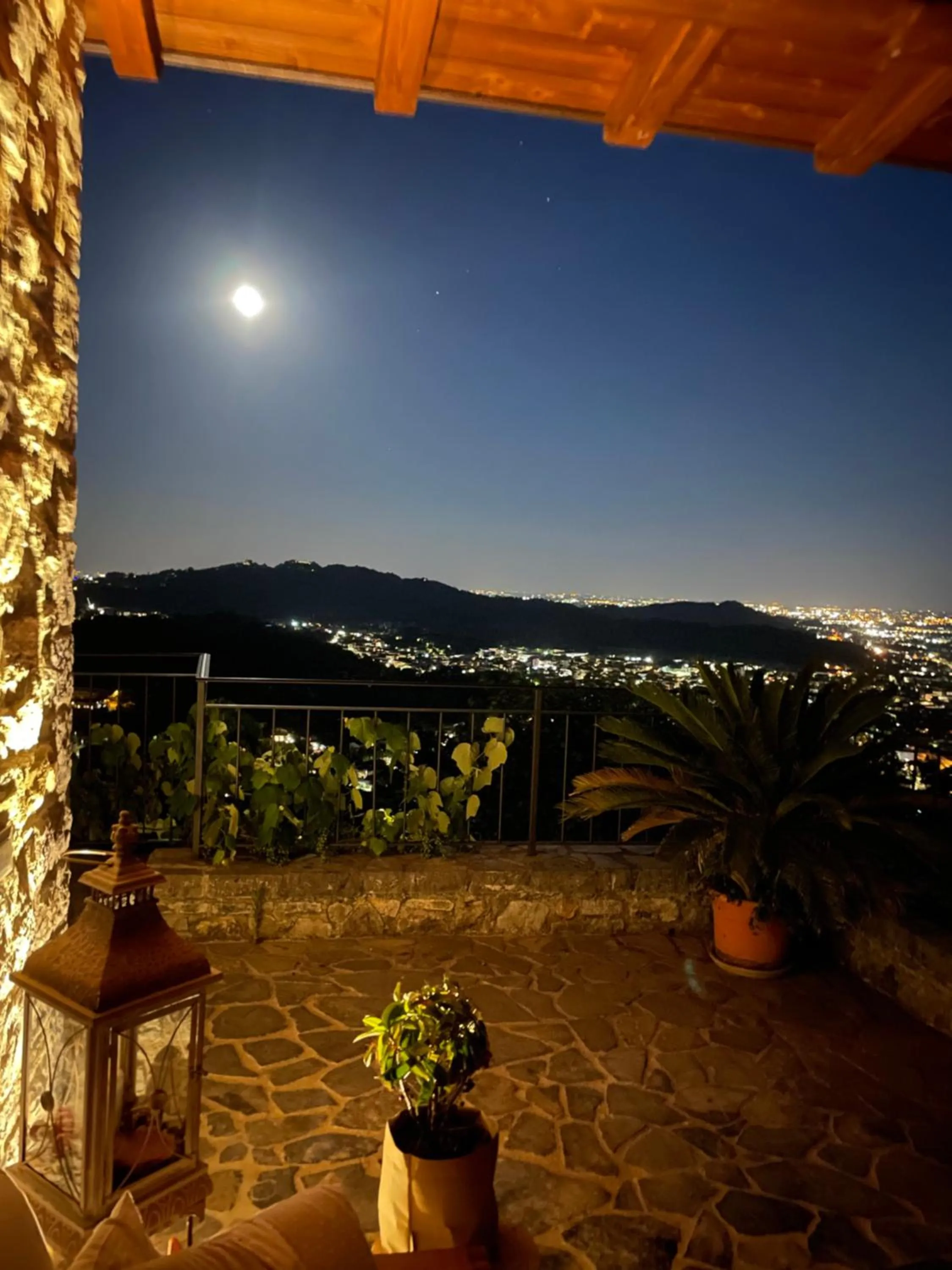 Night in LE LANTERNE