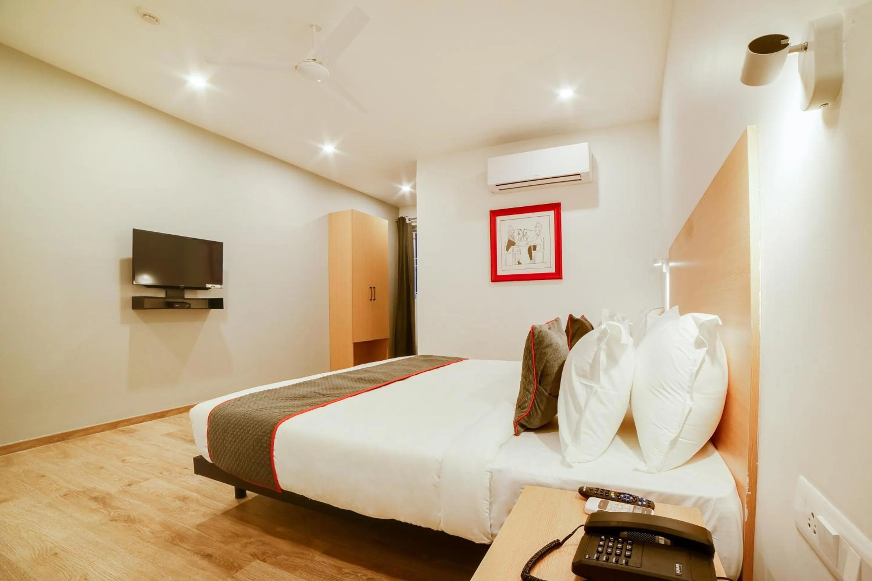 Bedroom, Bed in Super Townhouse Hosur Main Road Bommanahalli Near Gopalan Innovation Mall