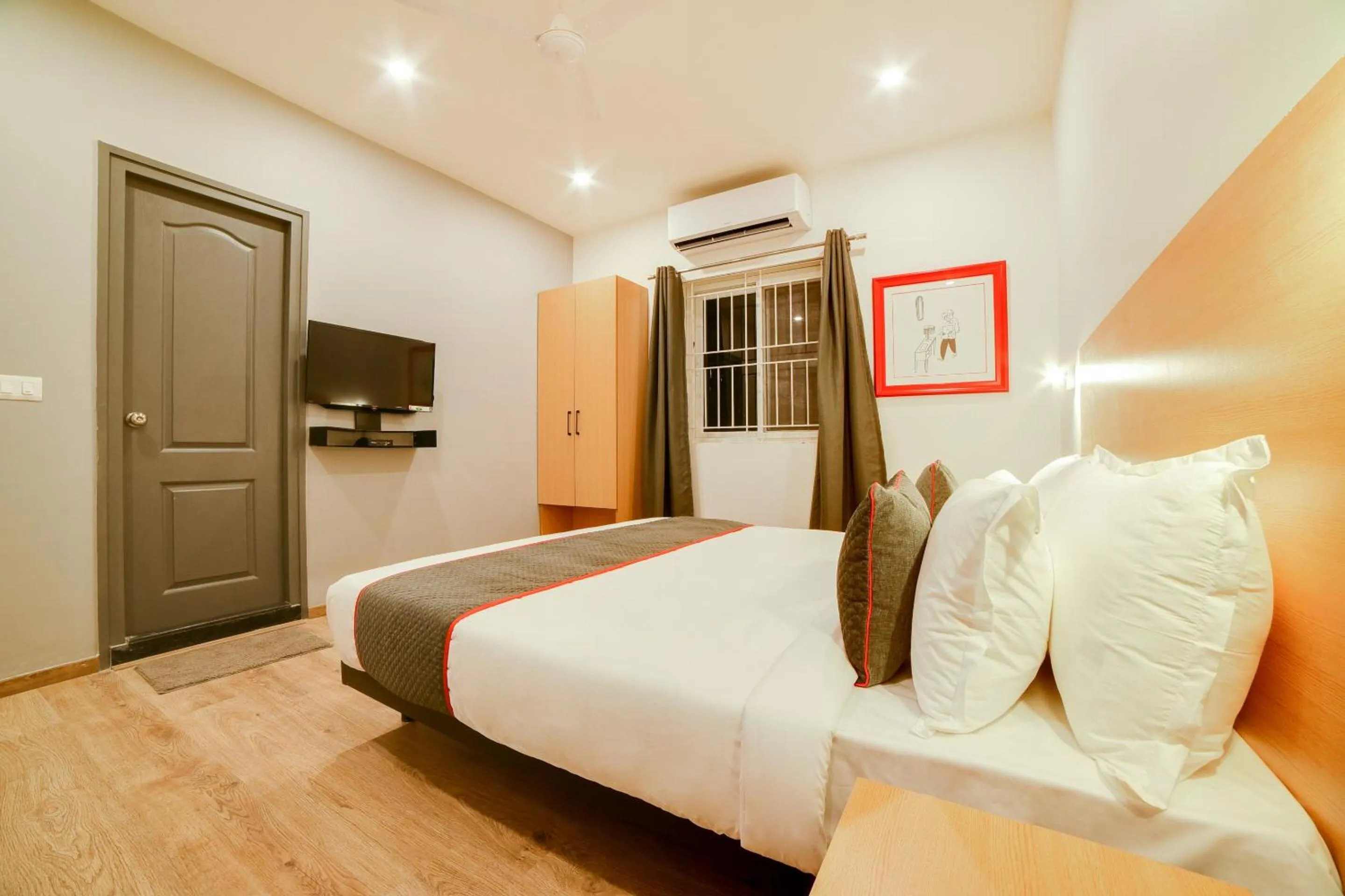 Bedroom, Bed in Super Townhouse Hosur Main Road Bommanahalli Near Gopalan Innovation Mall