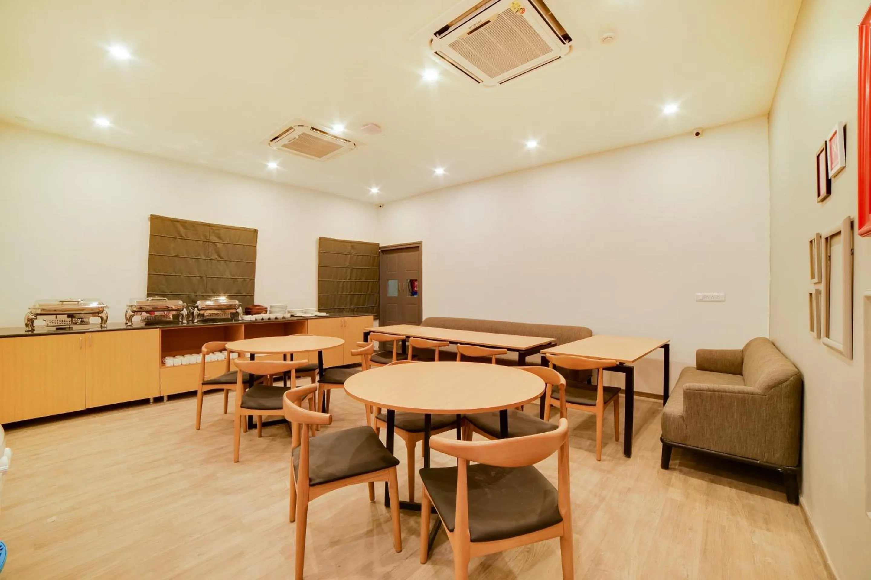 Restaurant/places to eat in Super Townhouse Hosur Main Road Bommanahalli Near Gopalan Innovation Mall