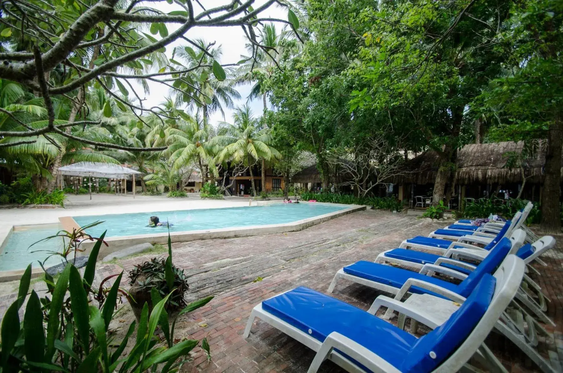 Swimming pool in Sea Wind Resort Swimming pool in Sea Wind Resort