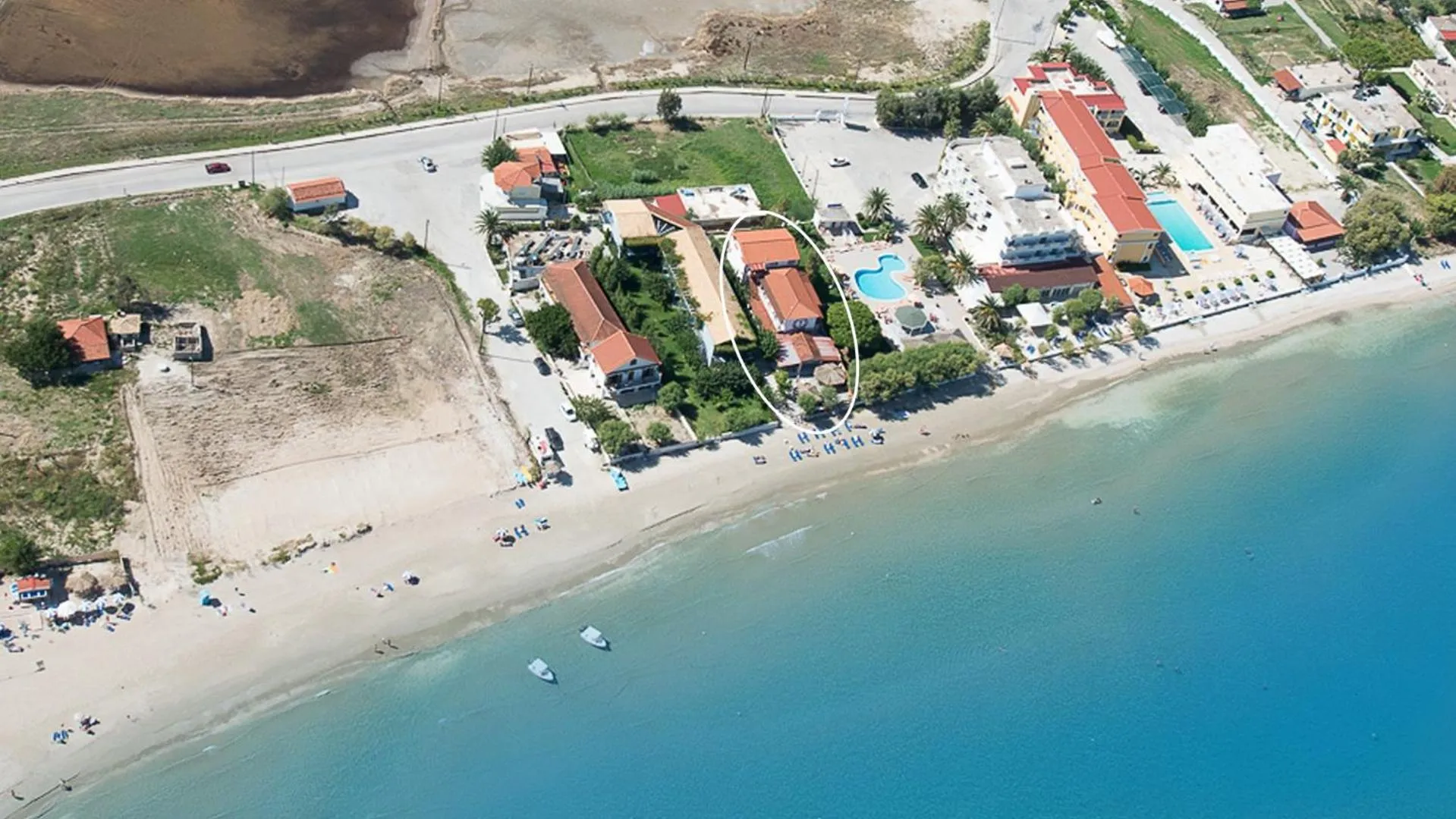 Golden Dolphin Studios & Apartments