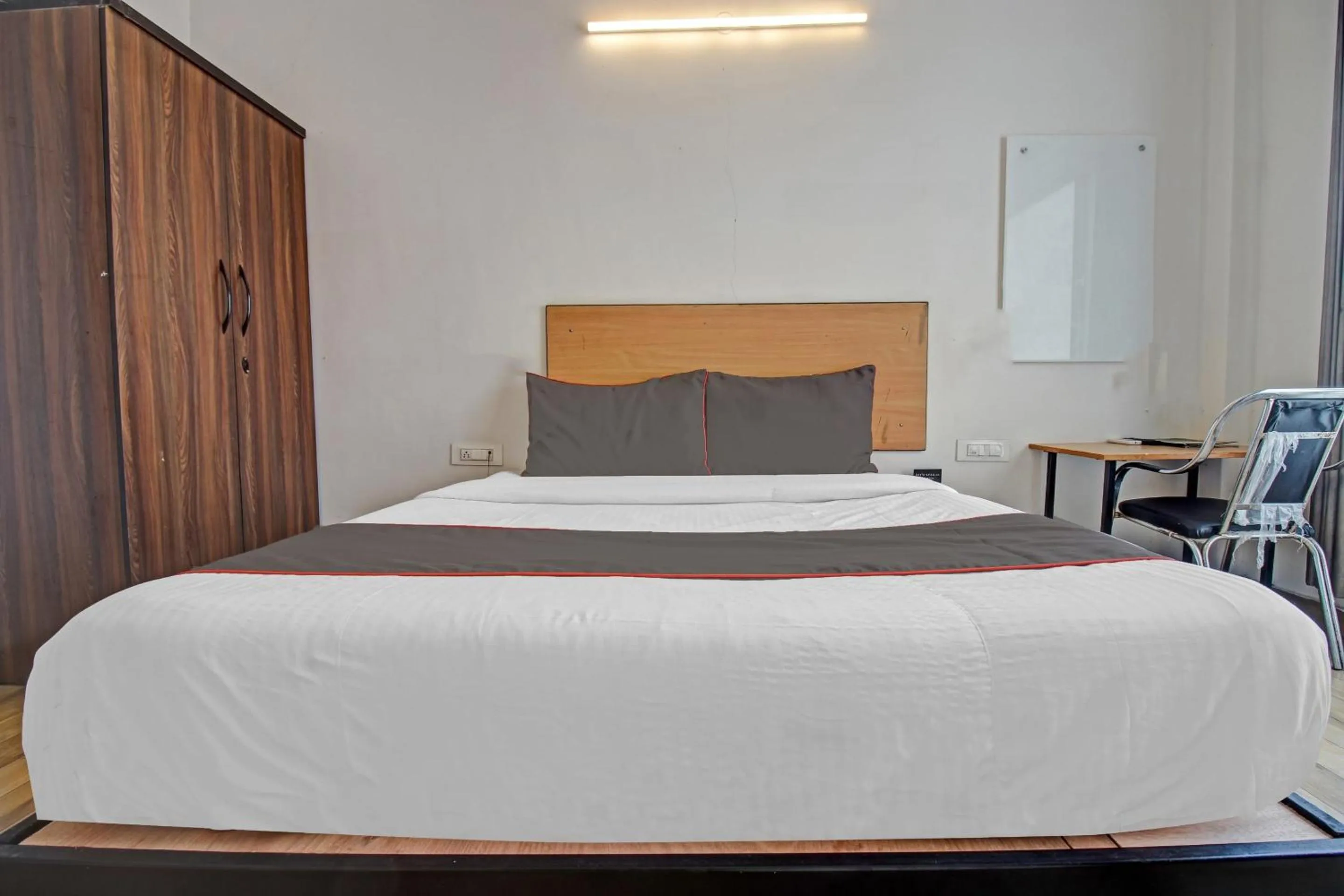 Bedroom, Bed in Super Townhouse Kachnar House Vikas Nagar