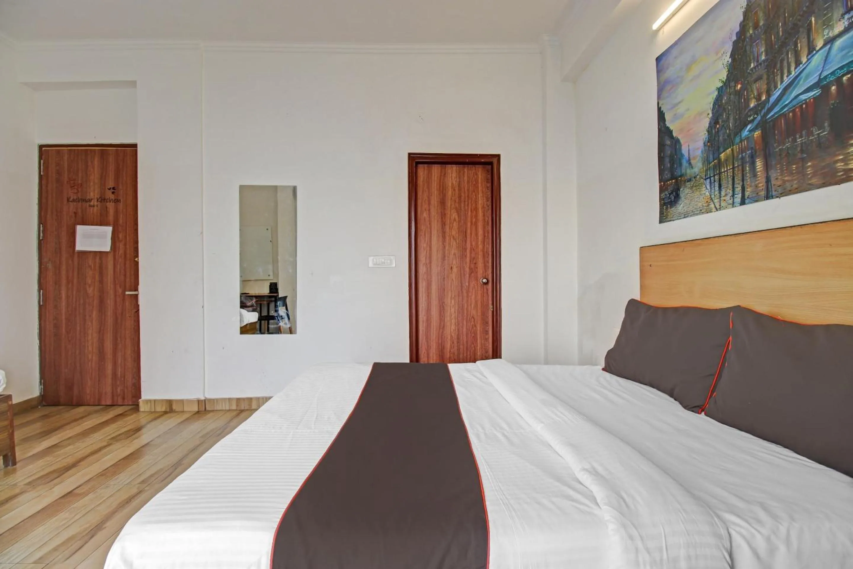 Bedroom, Bed in Super Townhouse Kachnar House Vikas Nagar