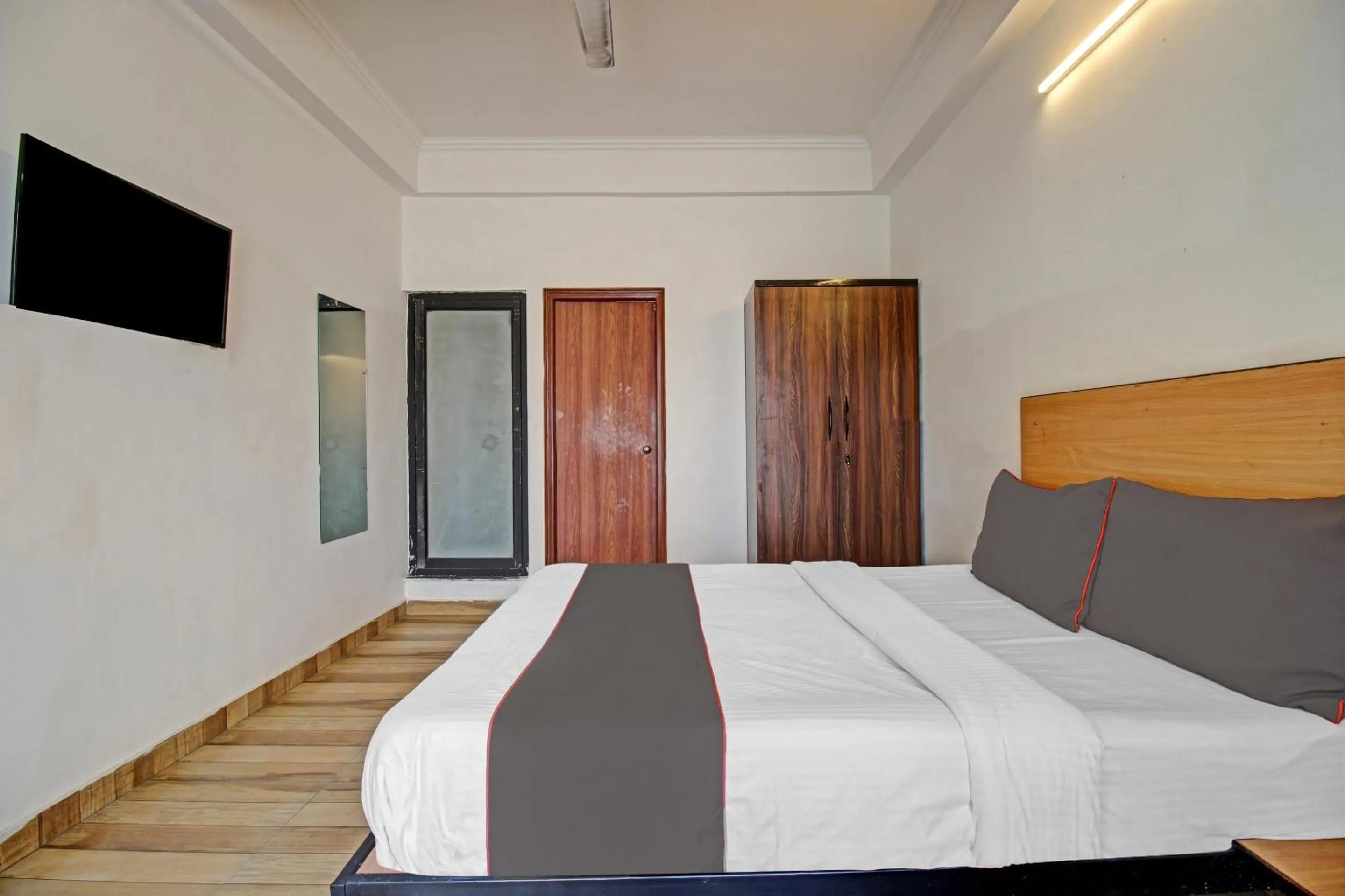 Bedroom, Bed in Super Townhouse Kachnar House Vikas Nagar
