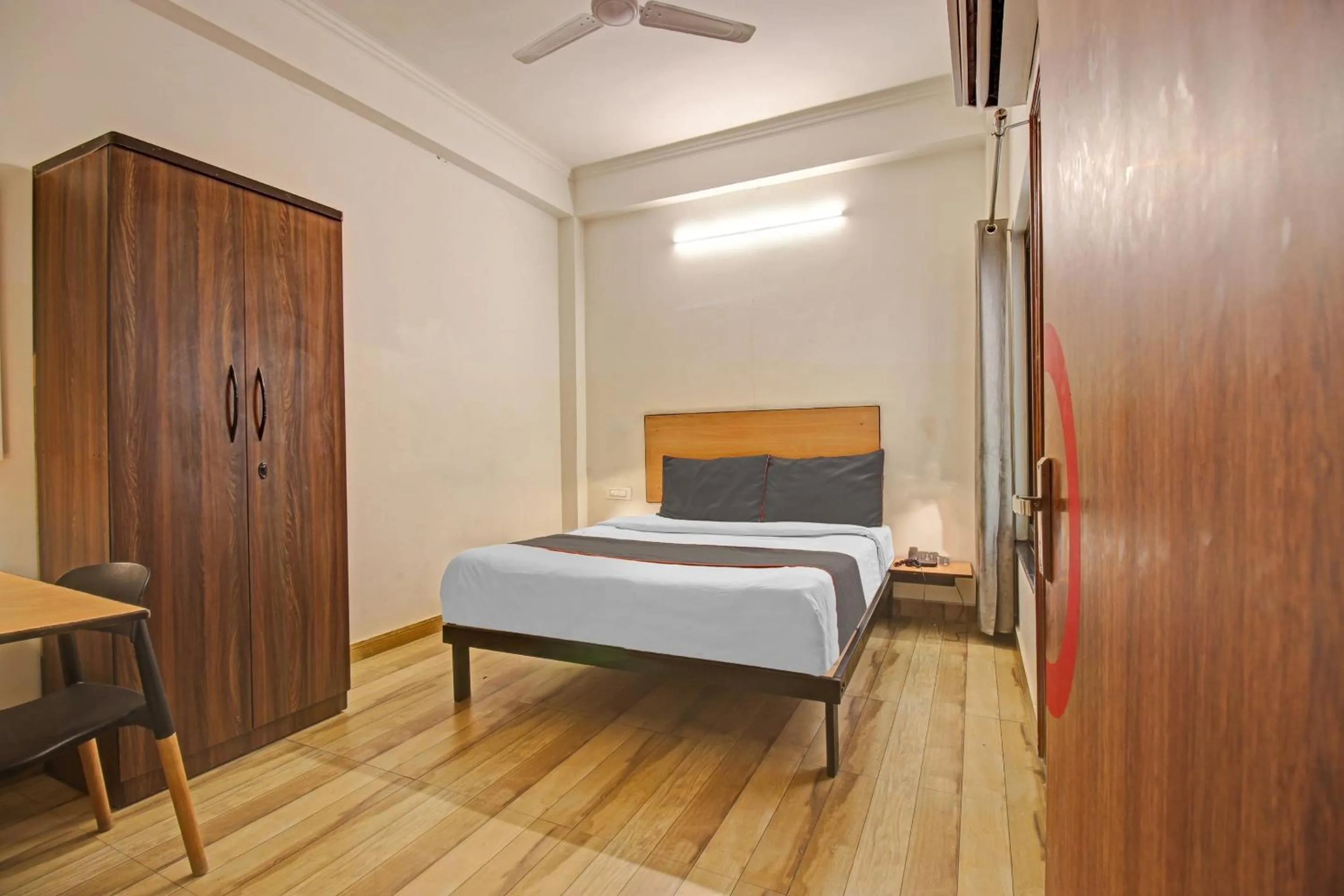 Bedroom, Bed in Super Townhouse Kachnar House Vikas Nagar