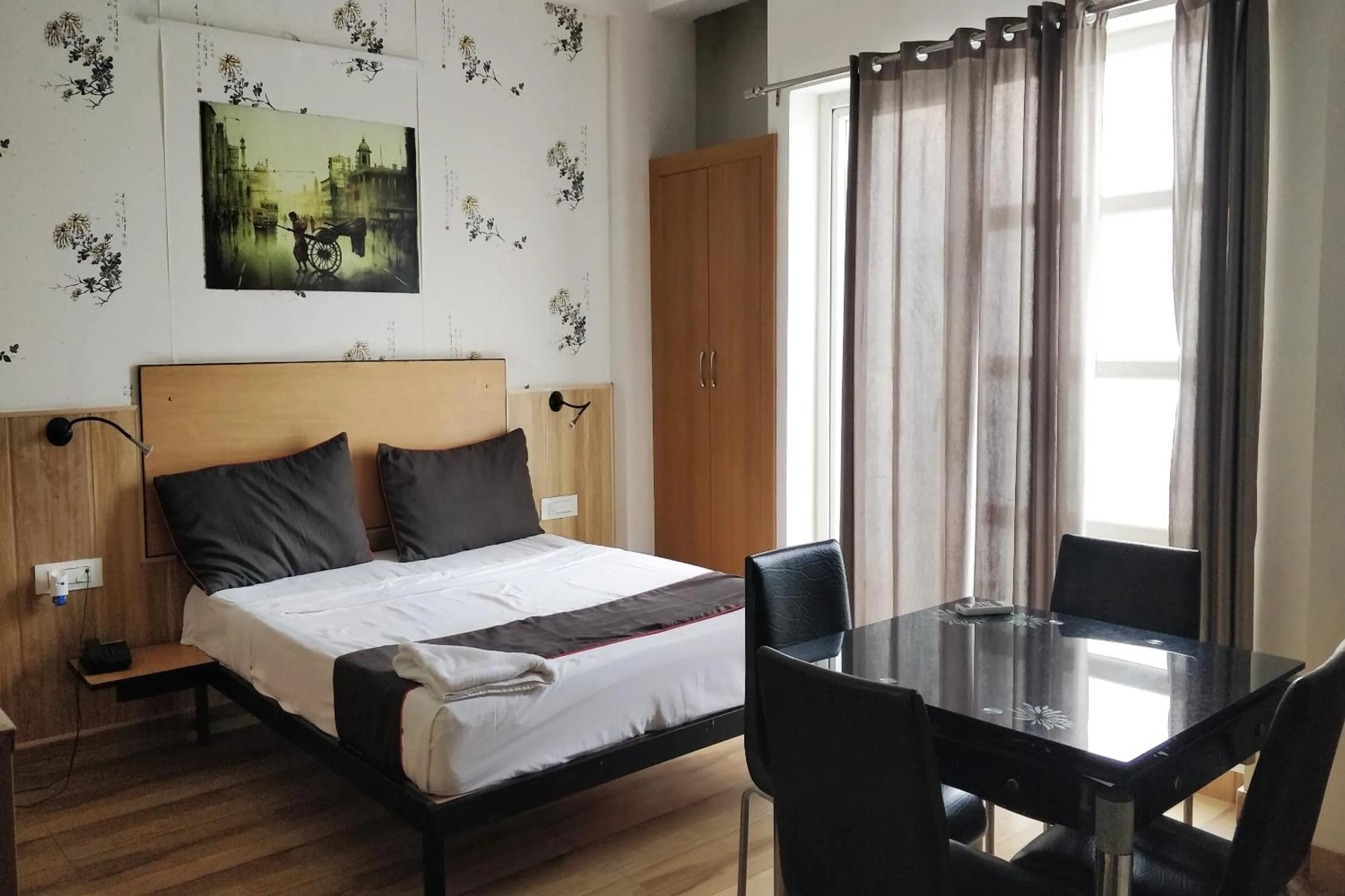 Bedroom, Bed in Super Townhouse Kachnar House Vikas Nagar