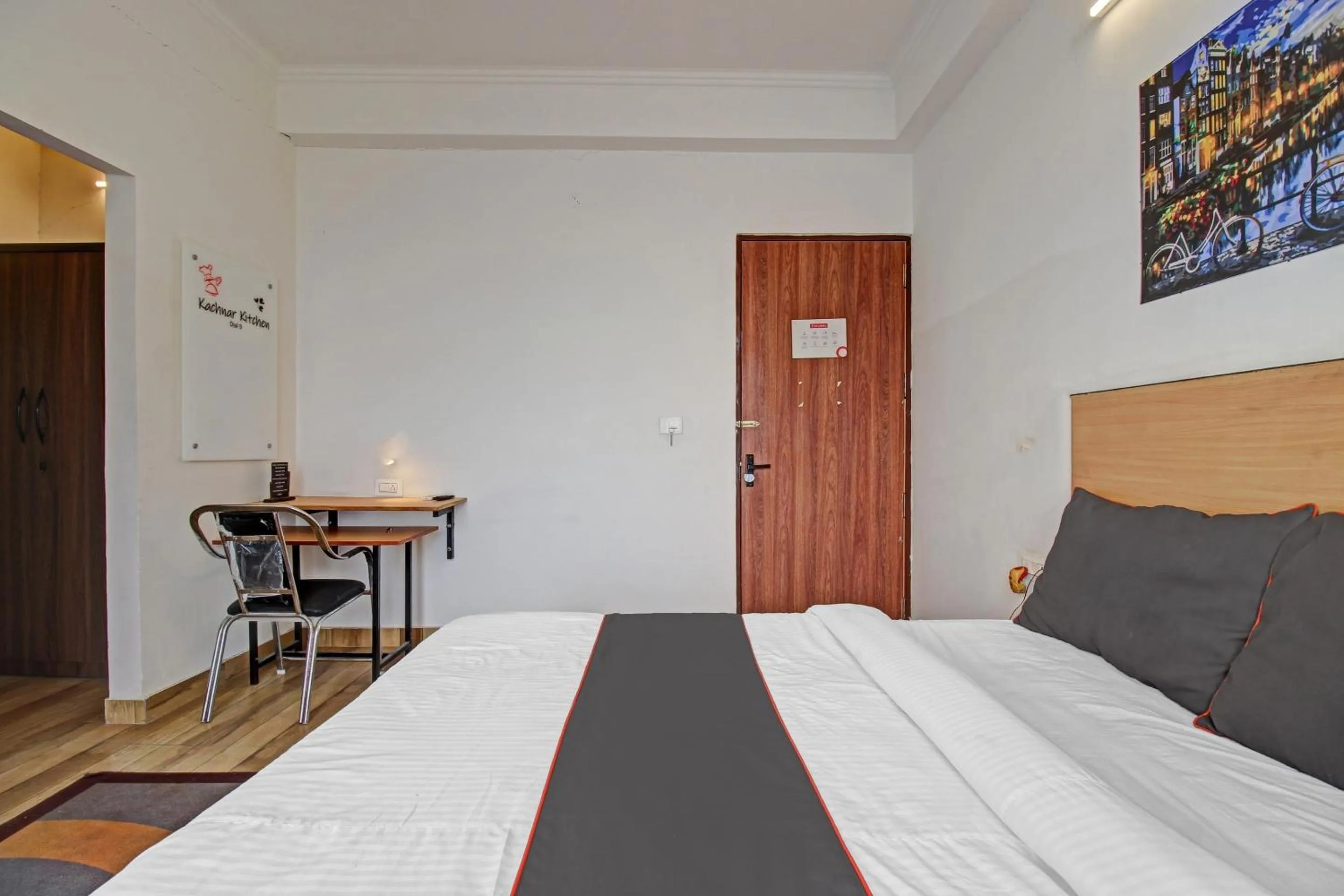 Bedroom, Bed in Super Townhouse Kachnar House Vikas Nagar