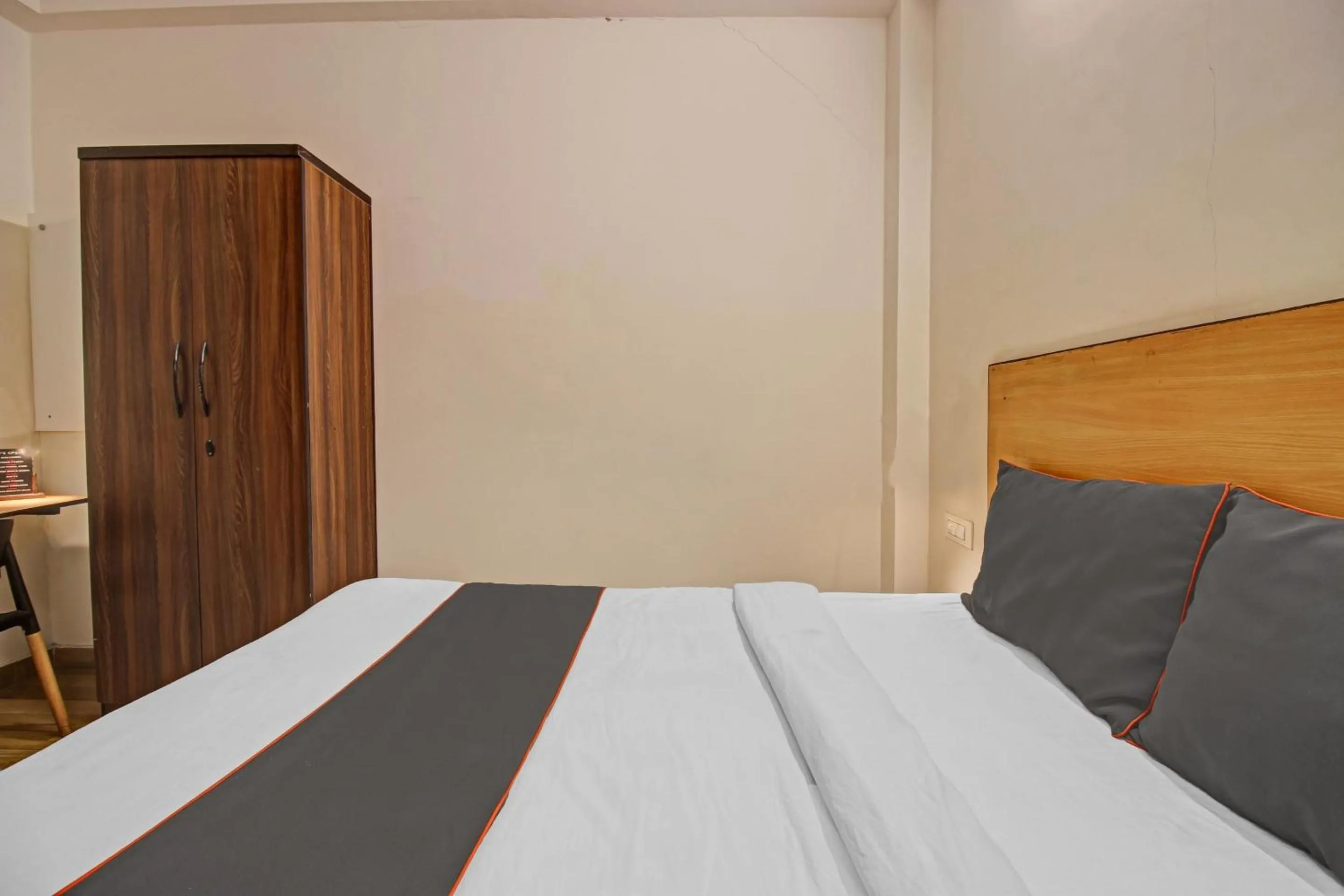 Bedroom, Bed in Super Townhouse Kachnar House Vikas Nagar