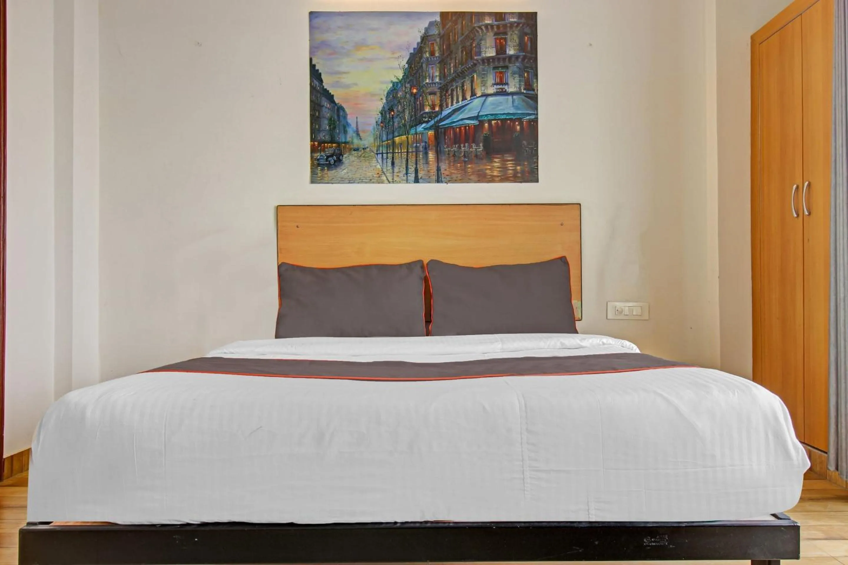 Bedroom, Bed in Super Townhouse Kachnar House Vikas Nagar