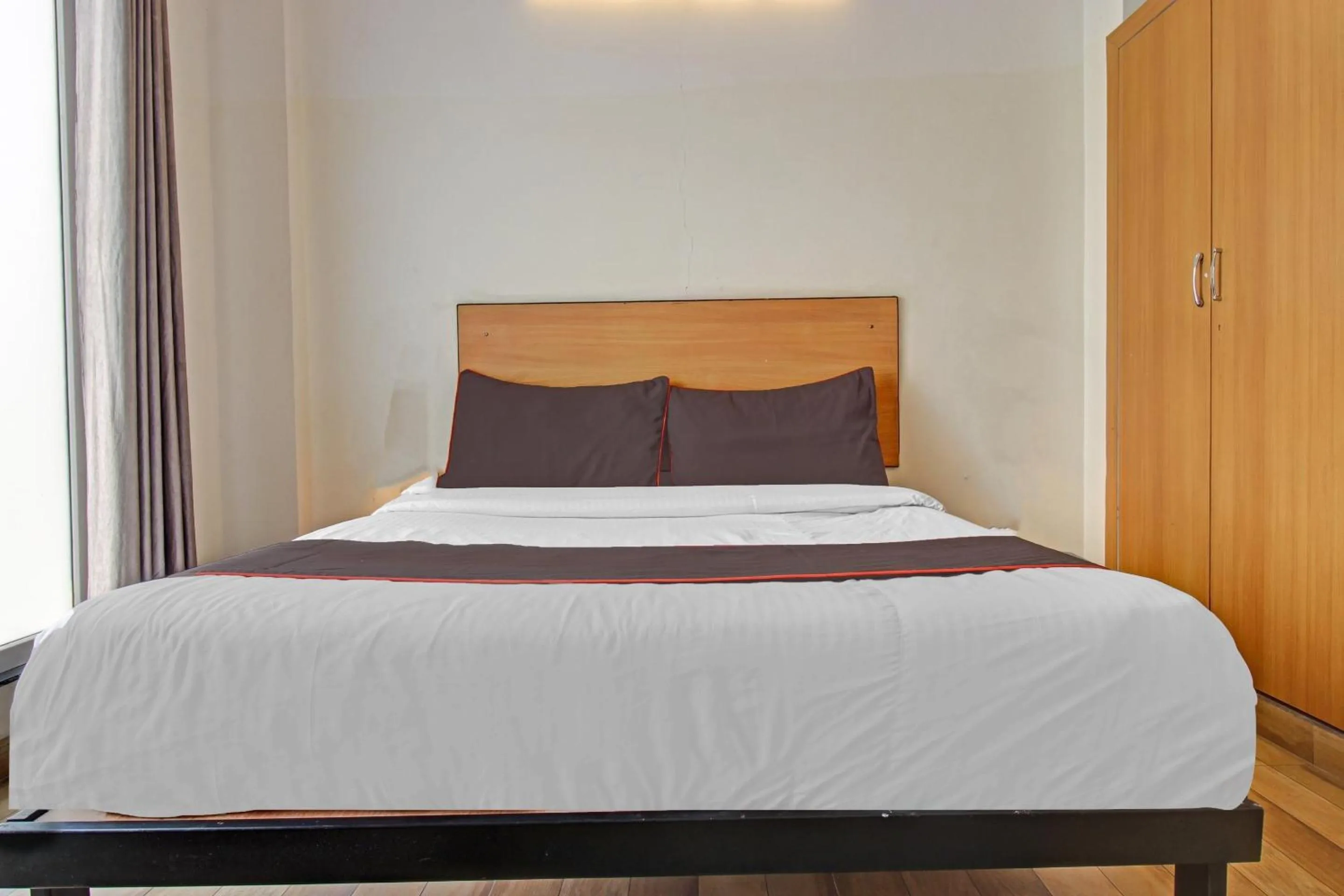 Bedroom, Bed in Super Townhouse Kachnar House Vikas Nagar