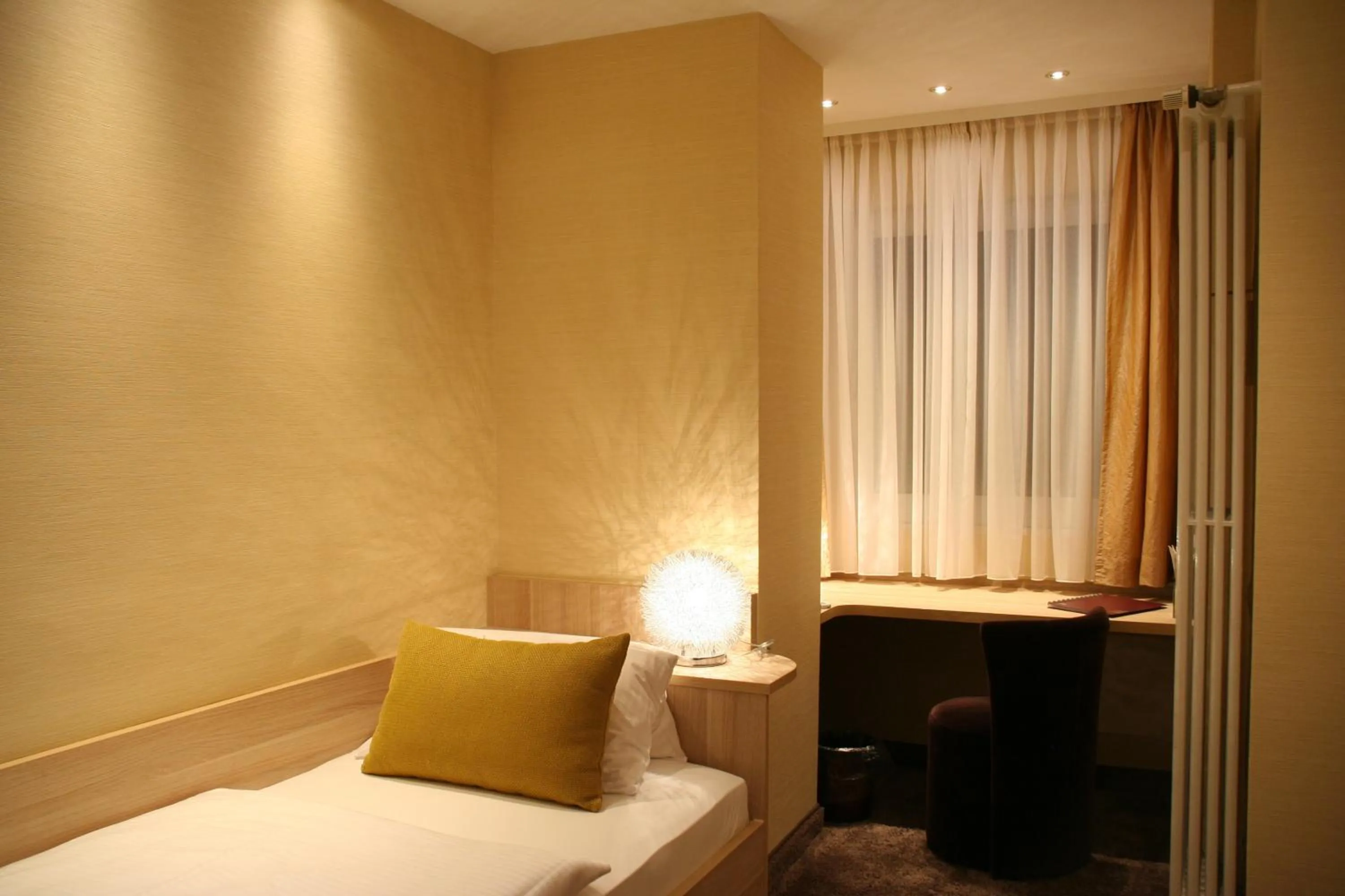 Decorative detail, Bed in Top Hotel Hammer - Mainz Hauptbahnhof