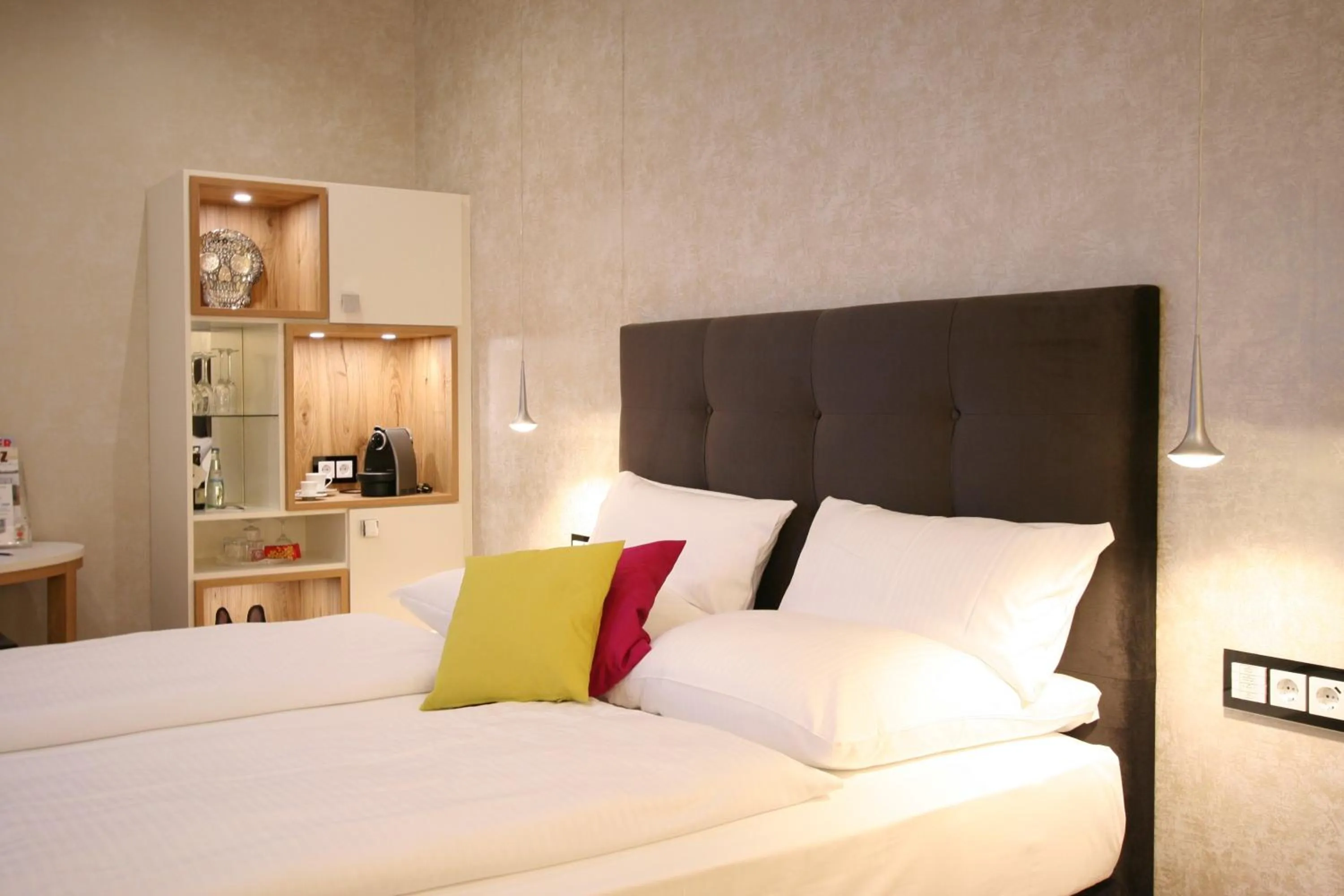 Bathroom, Bed in Top Hotel Hammer - Mainz Hauptbahnhof