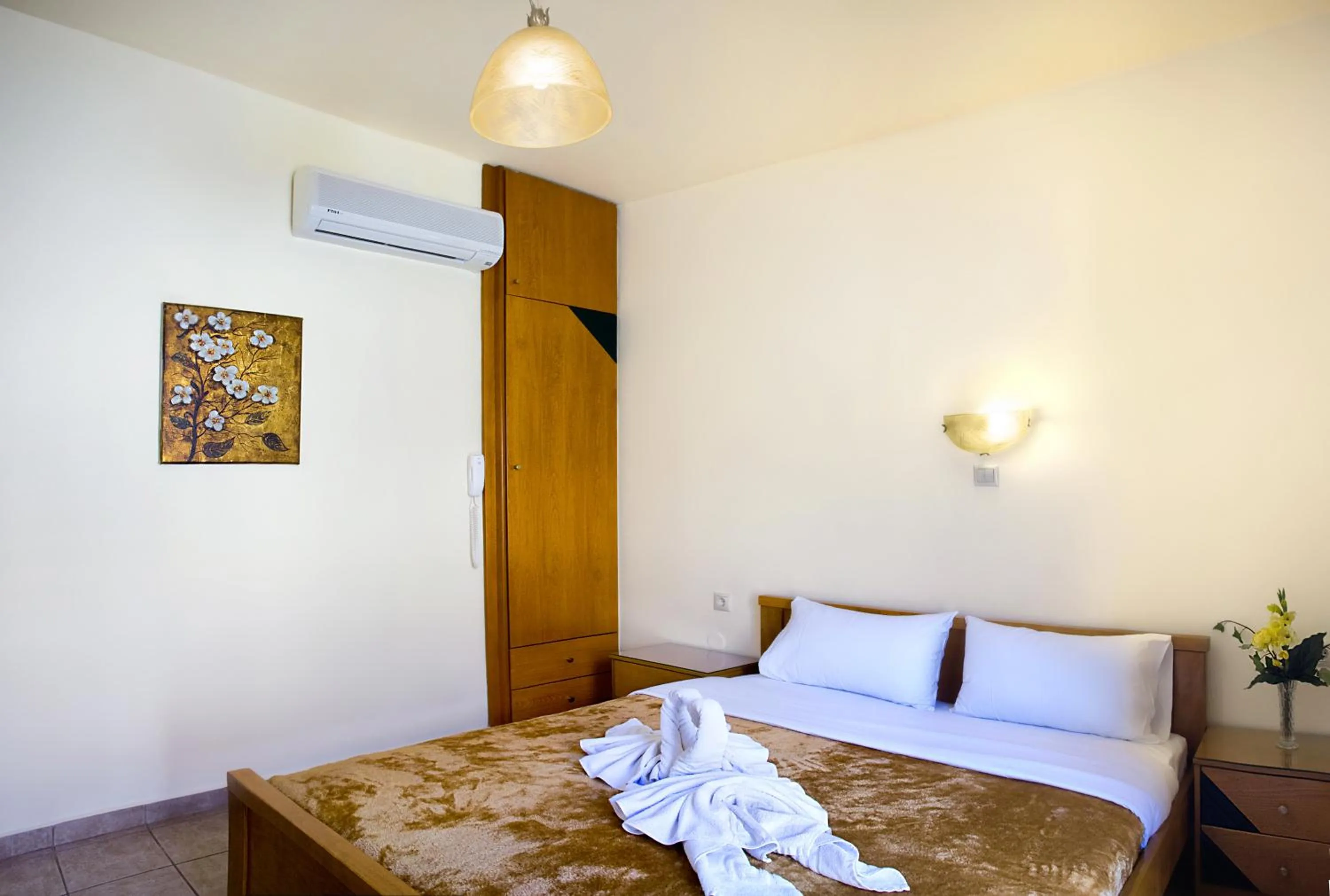 Photo of the whole room, Bed in Nicolas Hotel