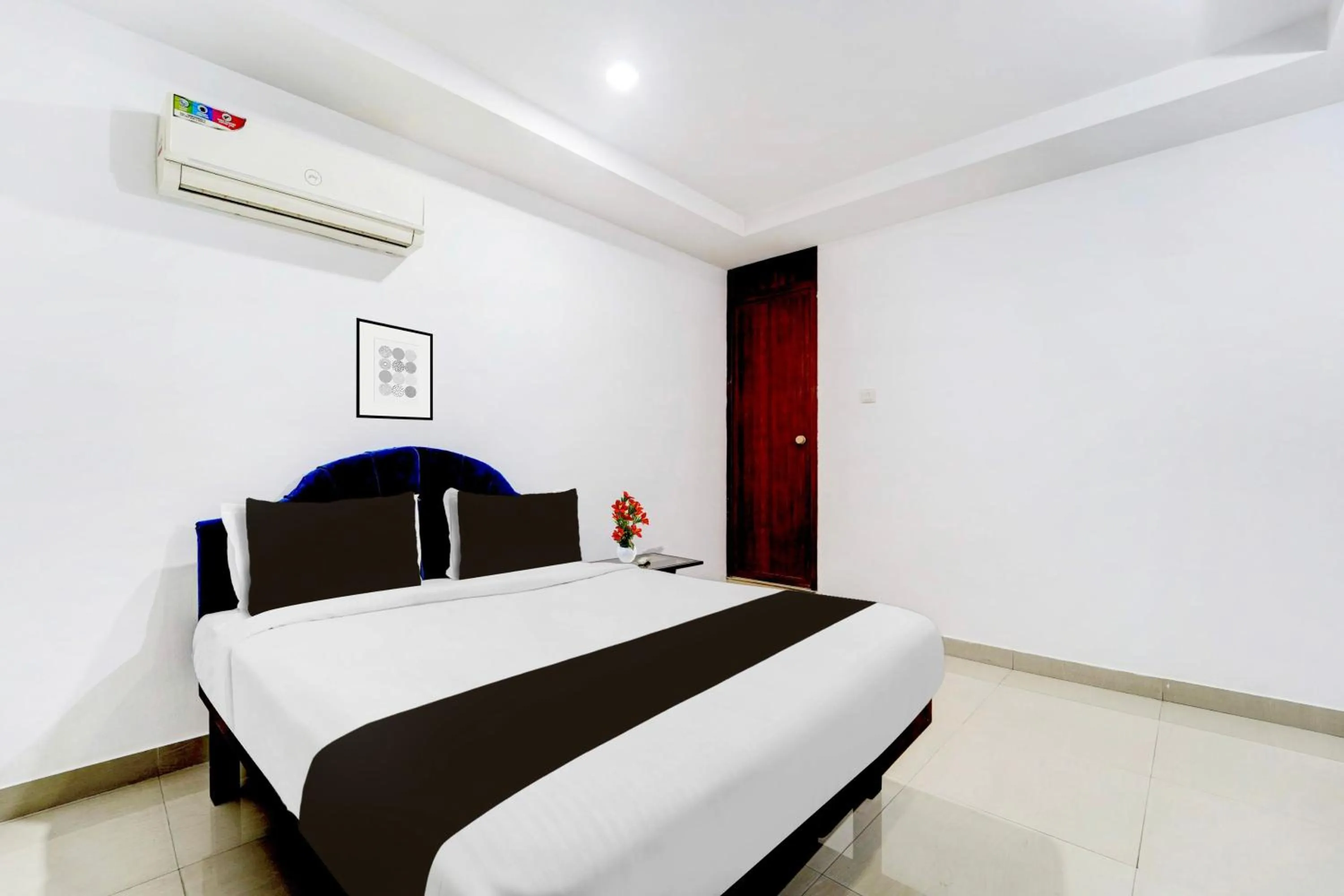 Bedroom, Bed in Super Hotel O Kunnamangalam Near Bus Stand