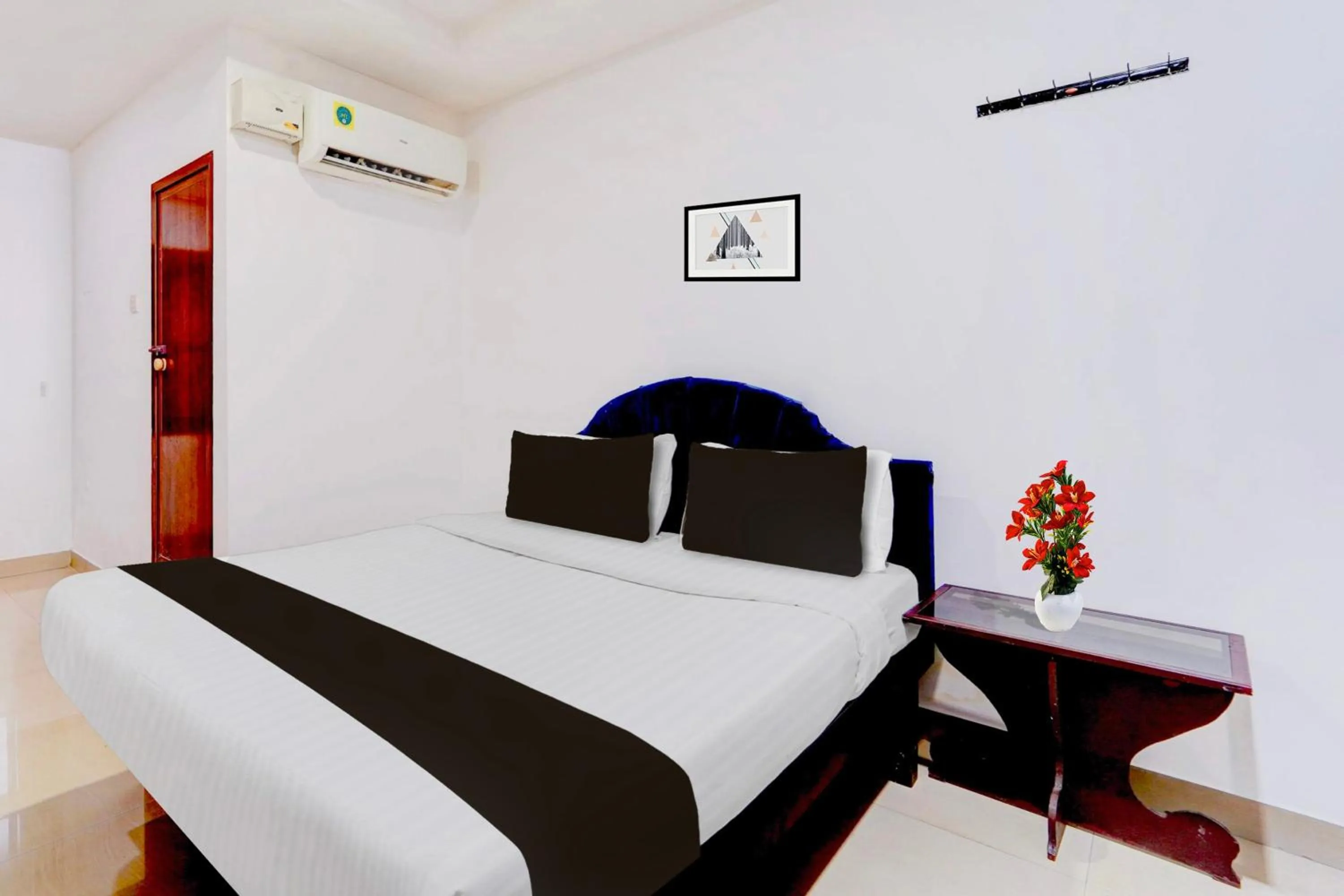 Bedroom, Bed in Super Hotel O Kunnamangalam Near Bus Stand