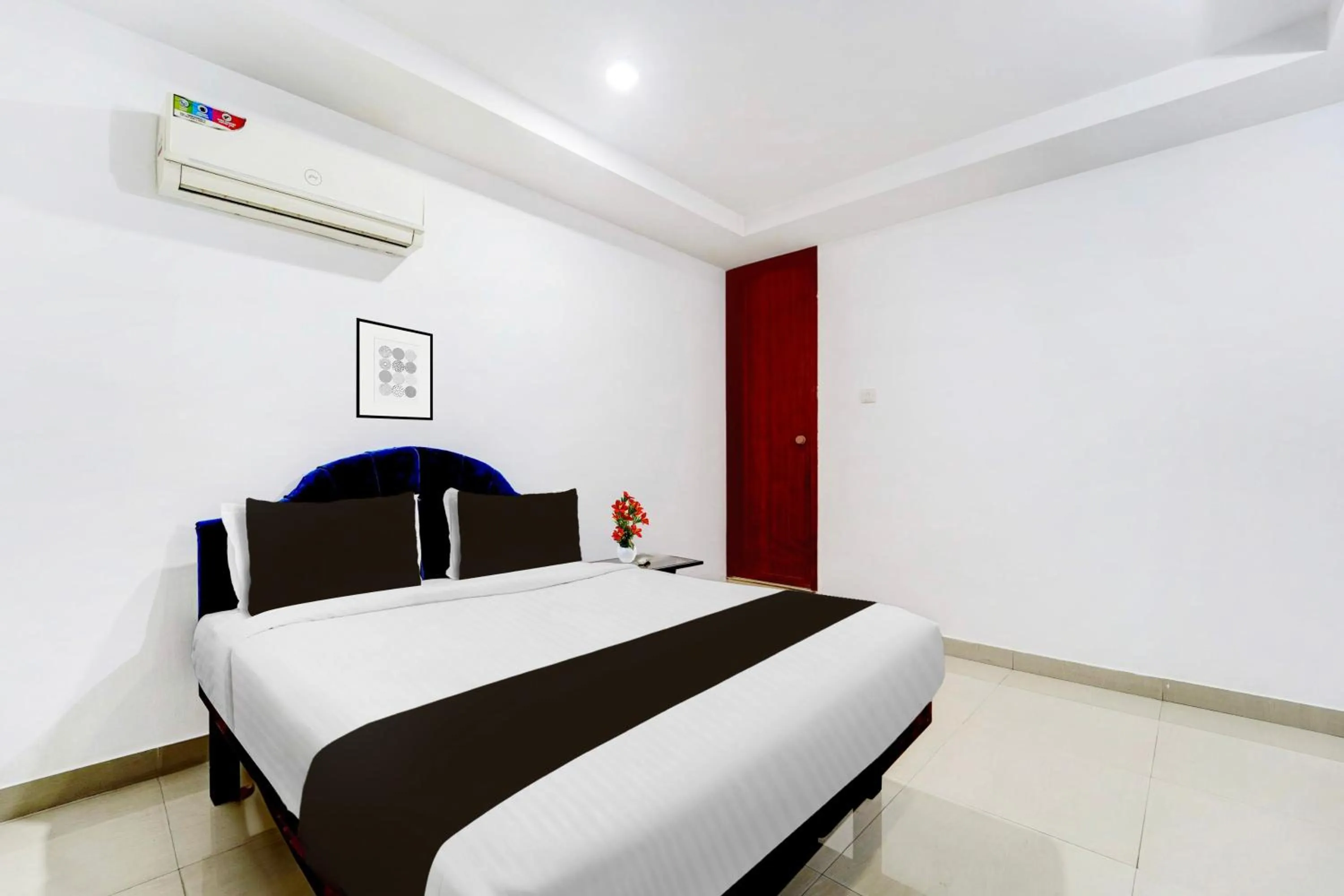 Bedroom, Bed in Super Hotel O Kunnamangalam Near Bus Stand