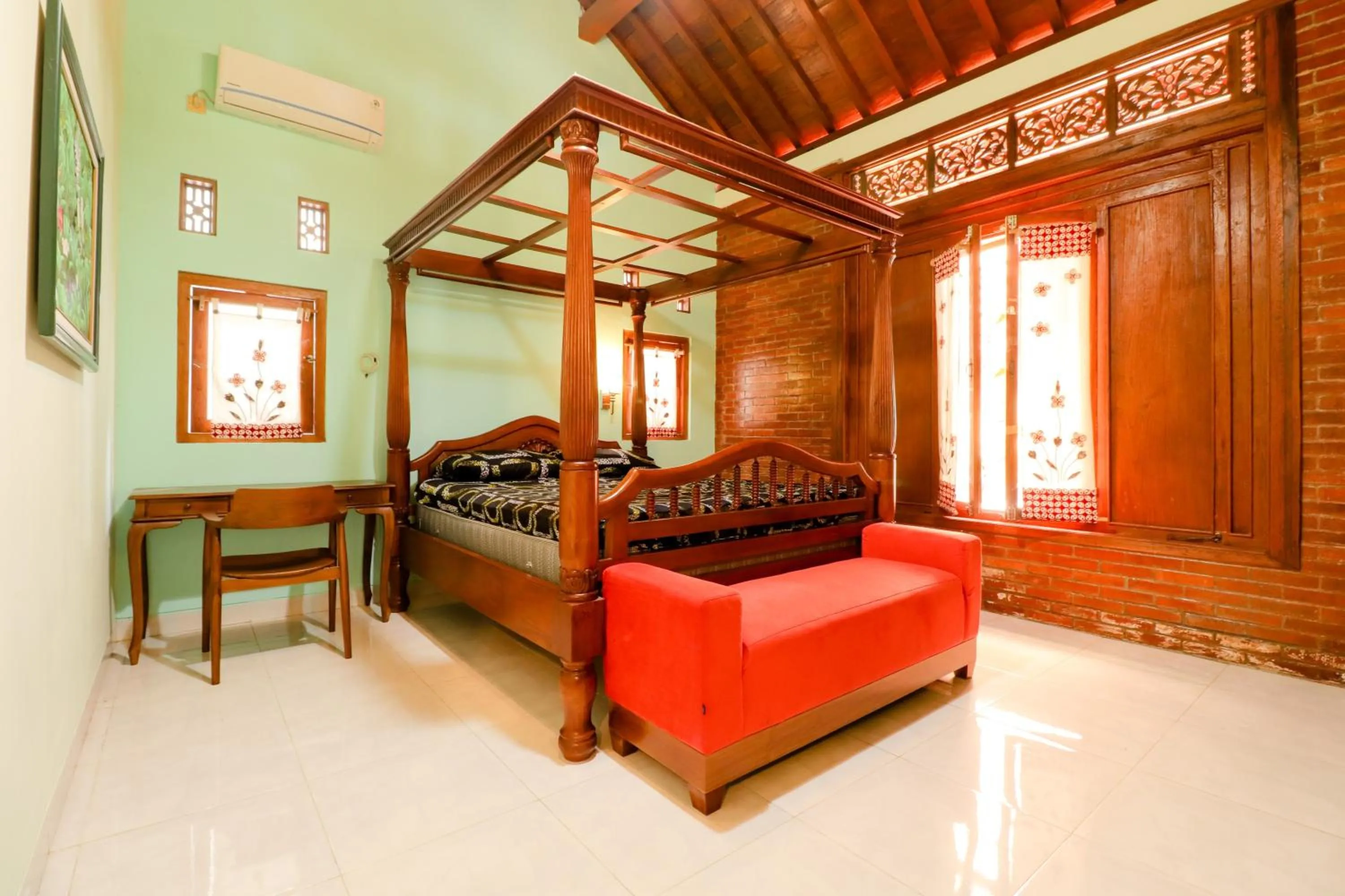 Photo of the whole room, Bed in Griya 90TR Syariah