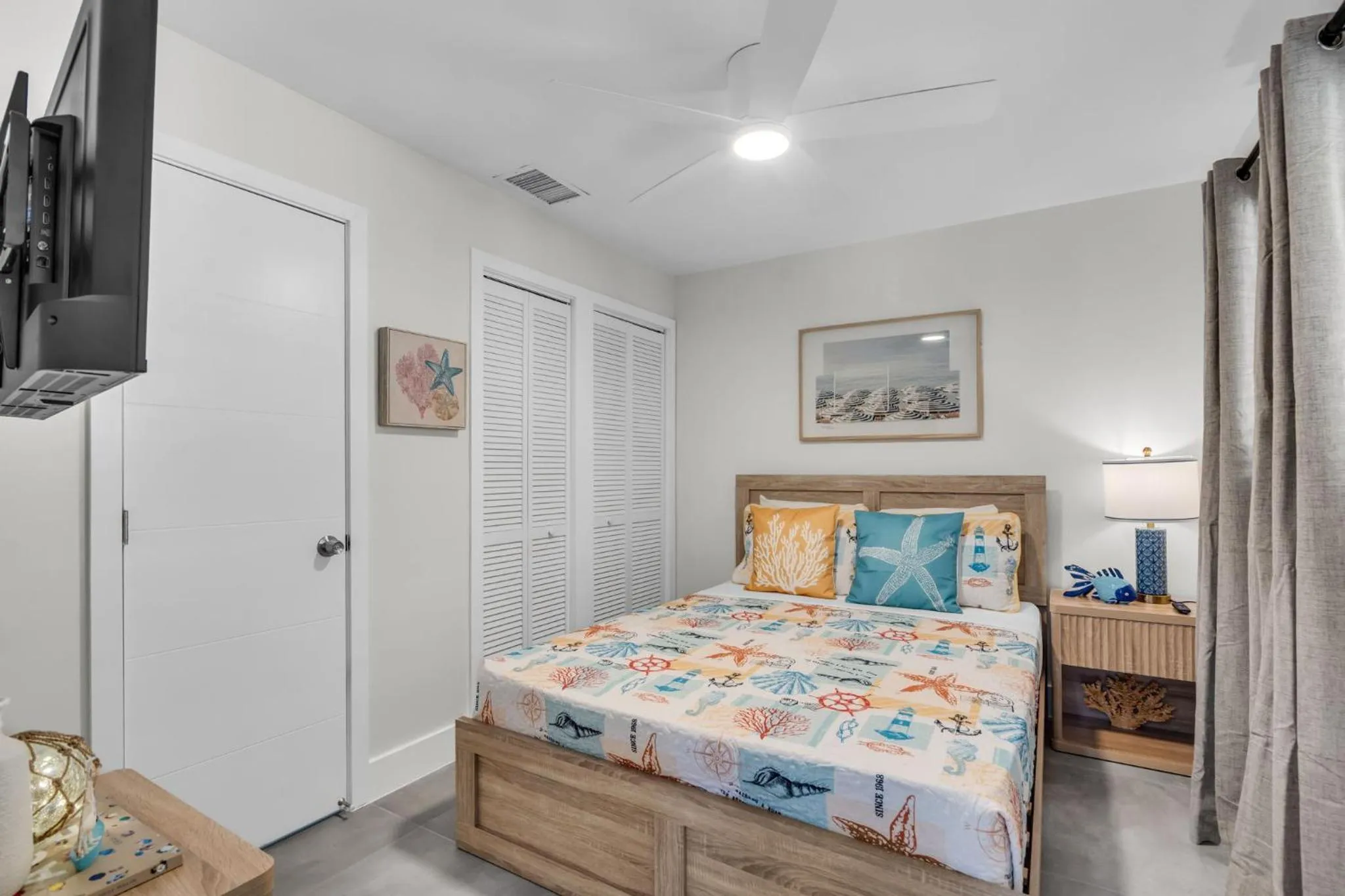 Bedroom, Bed in Galleria Apartments By Lowkl