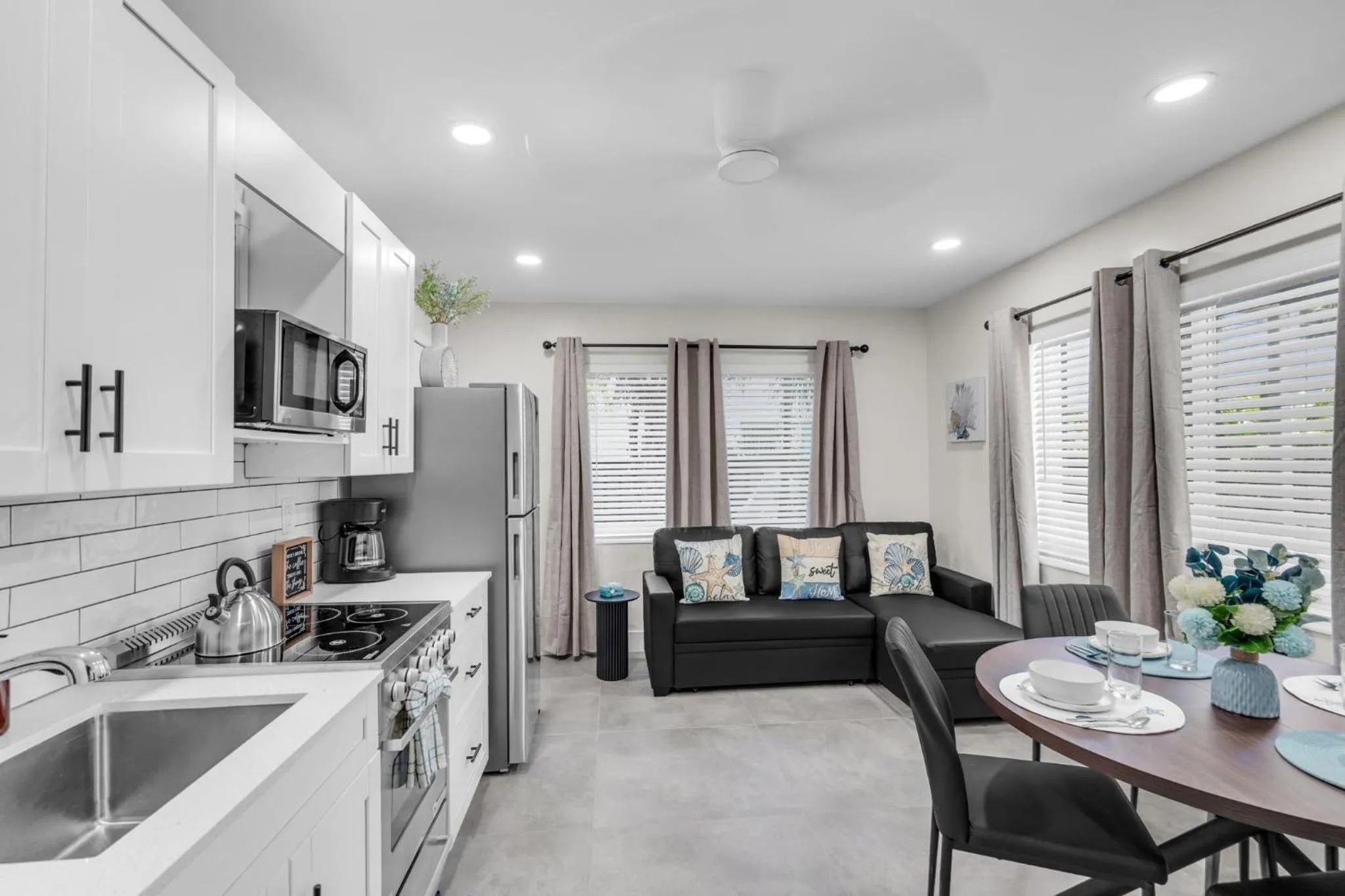 Kitchen or kitchenette in Galleria Apartments By Lowkl