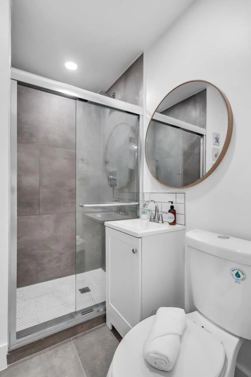 Shower in Galleria Apartments By Lowkl