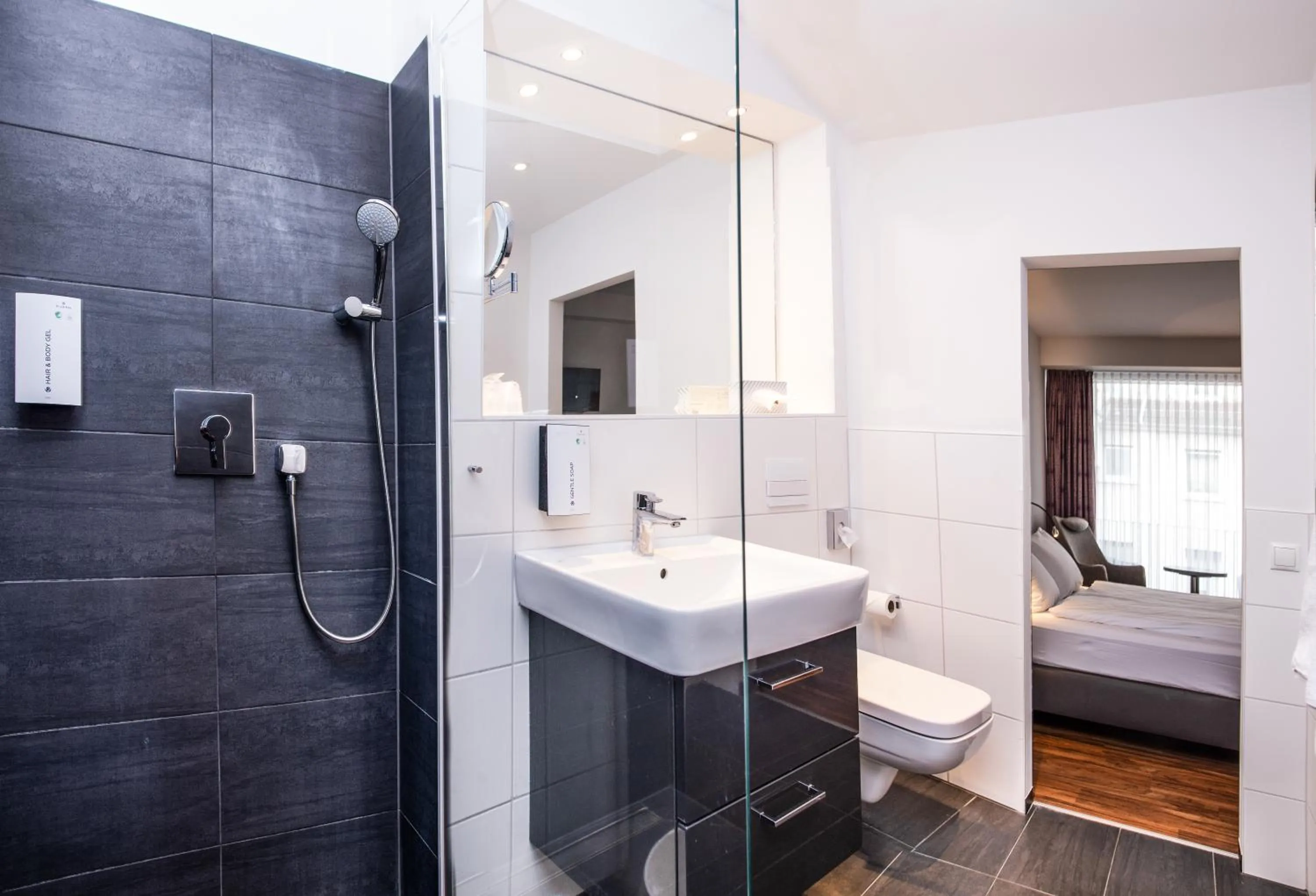 Apartment 2 Single Beds, 35Sqm, Air Conditioned, Kitchenette, Balcony in Tulip Inn Ludwigshafen City