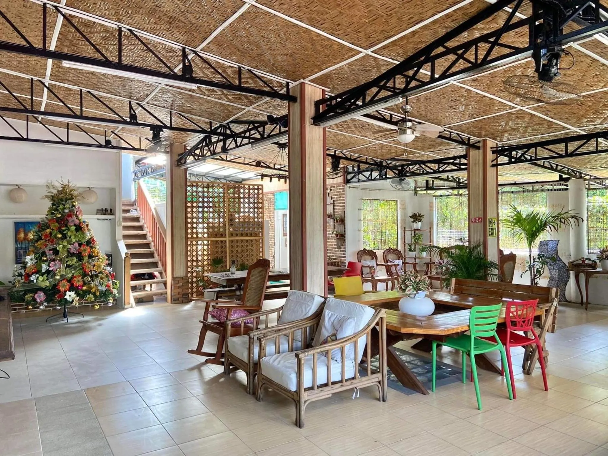 Communal lounge/ TV room in Balai Tinay Guesthouse