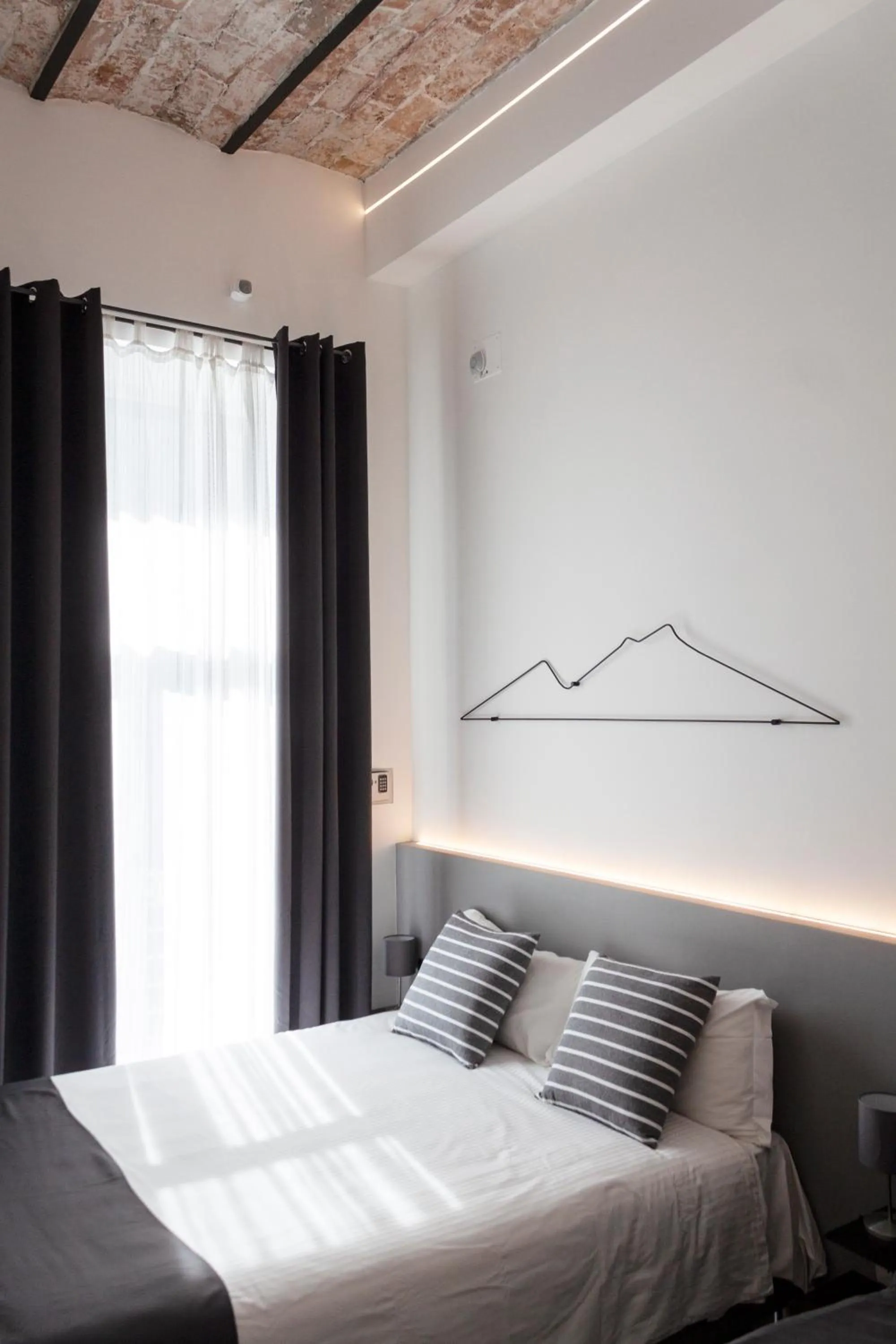 Bed in VESUCHARME SUITE Luxury Room