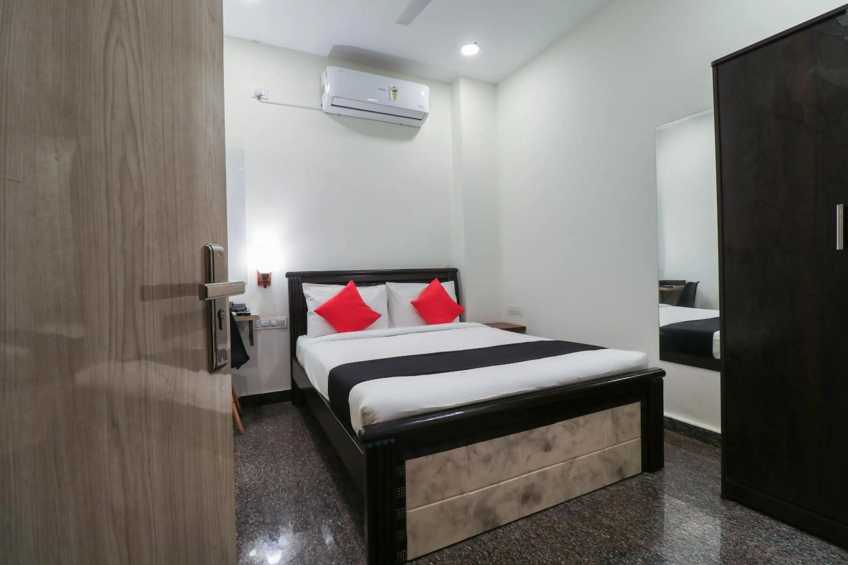 Bedroom, Bed in Capital O GN Suites