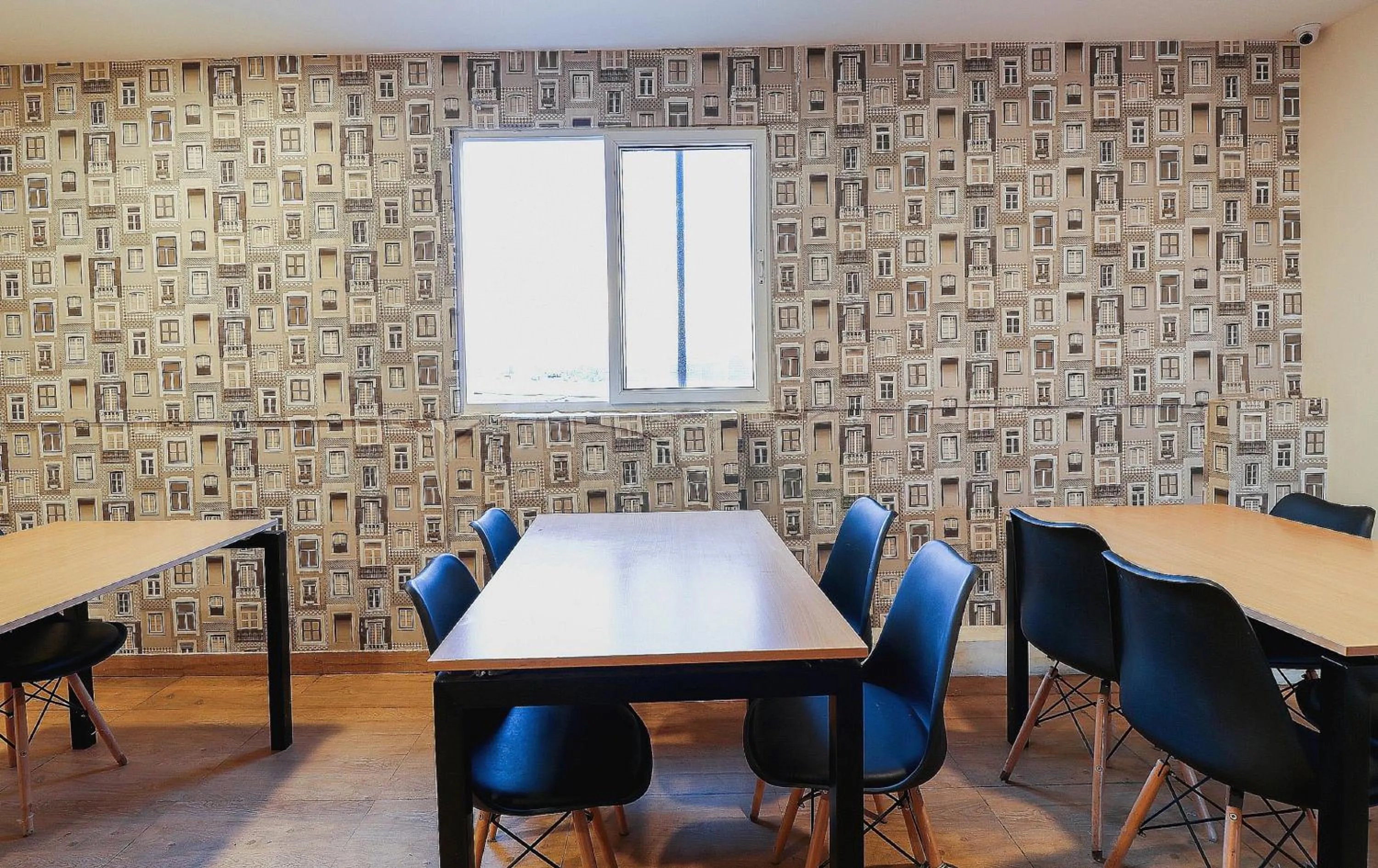 Restaurant/places to eat in Capital O GN Suites