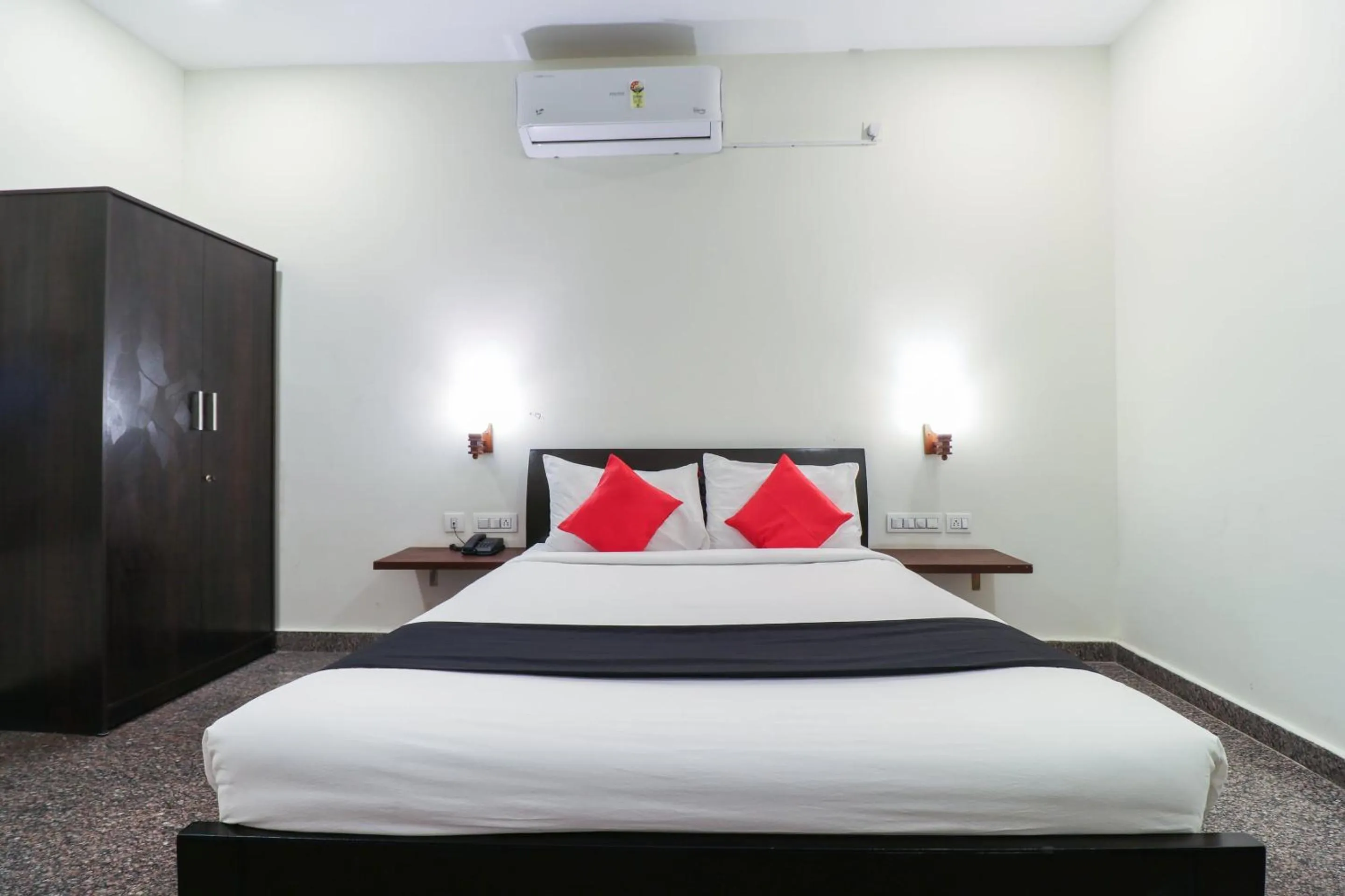 Bedroom, Bed in Capital O GN Suites