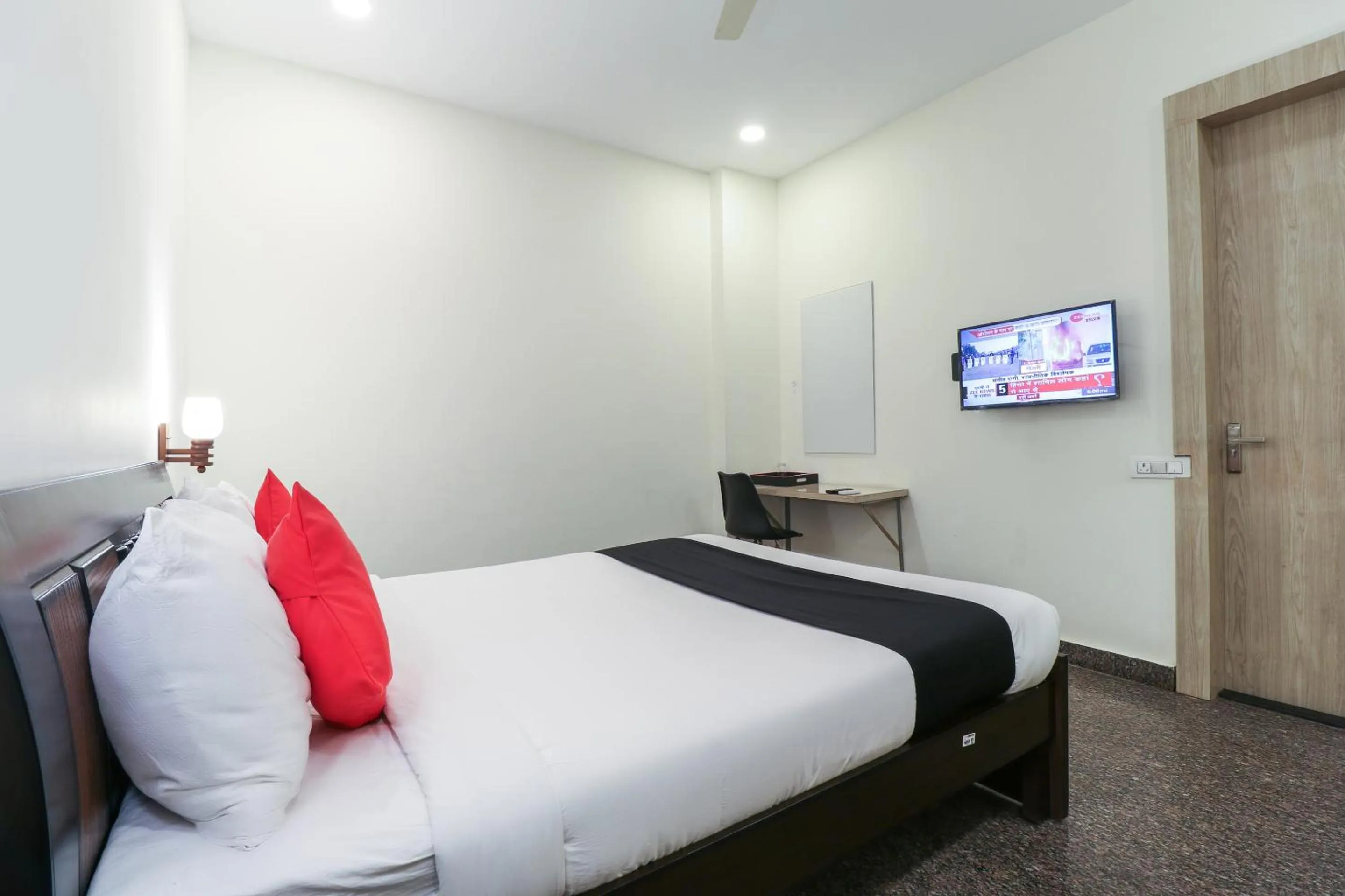 Bedroom, Bed in Capital O GN Suites