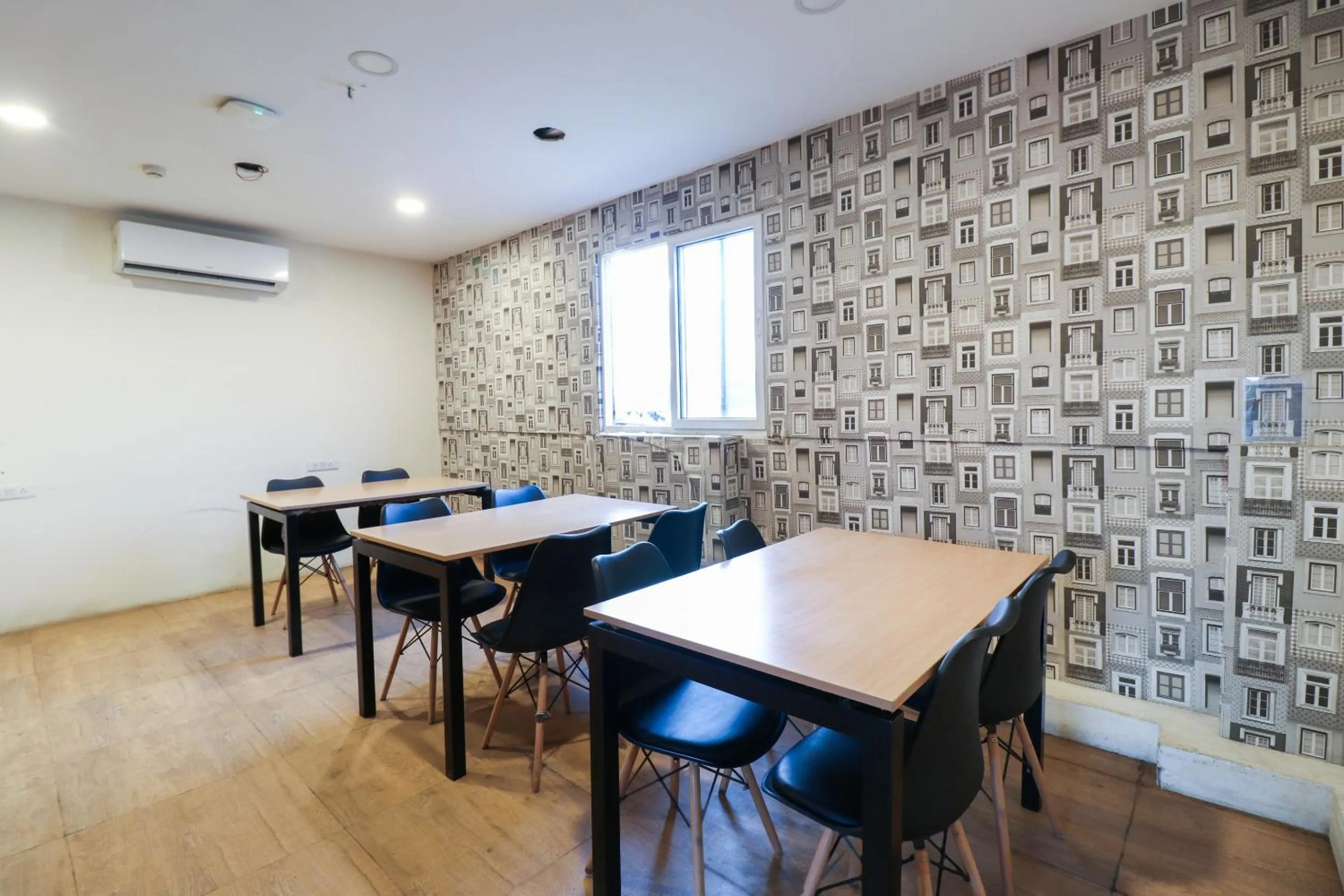 Restaurant/places to eat in Capital O GN Suites