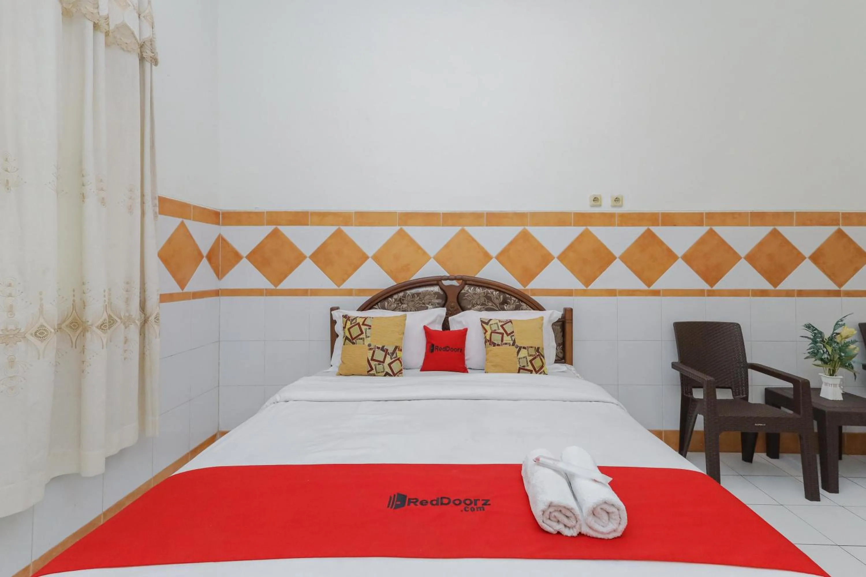 Bedroom, Bed in RedDoorz Syariah at Mojosari