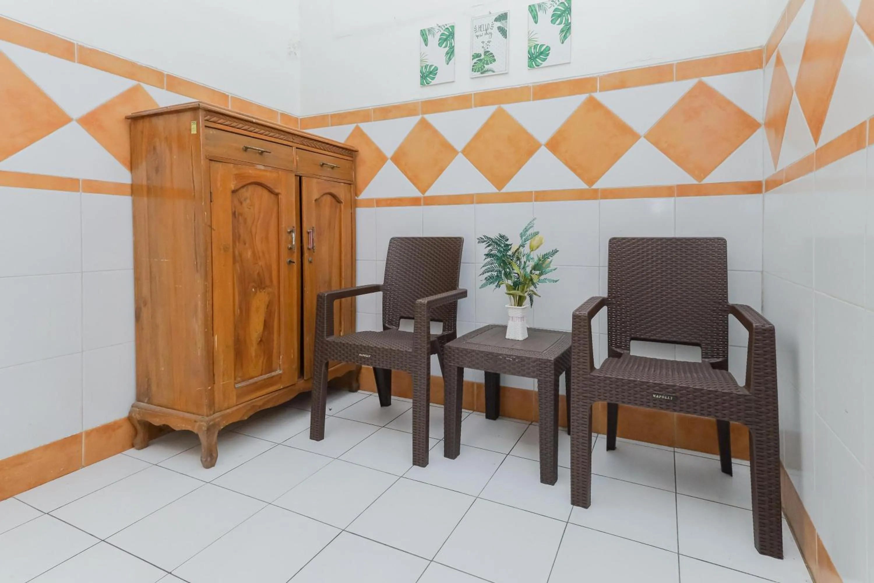 Seating area in RedDoorz Syariah at Mojosari