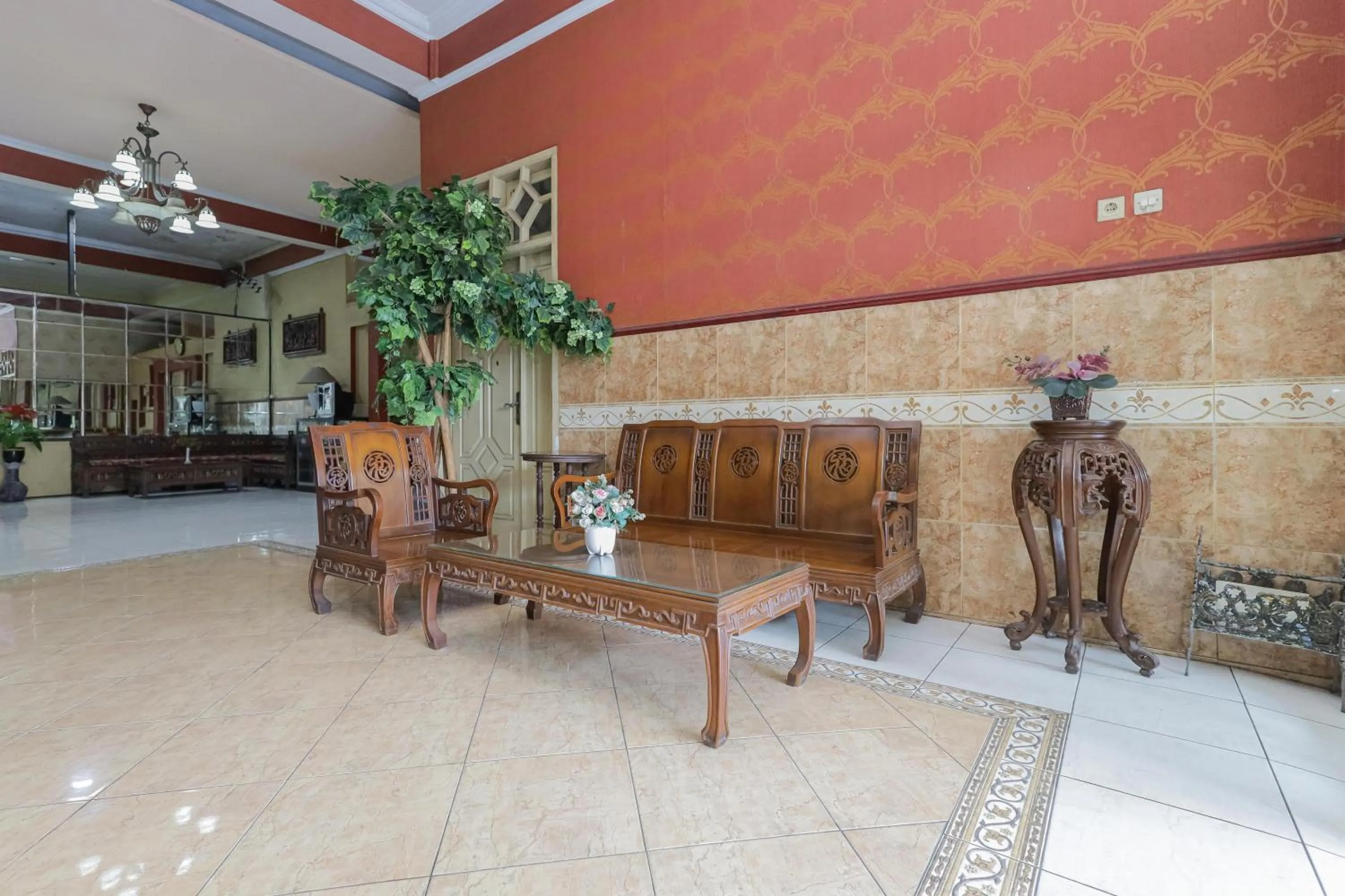 Seating area in RedDoorz Syariah at Mojosari