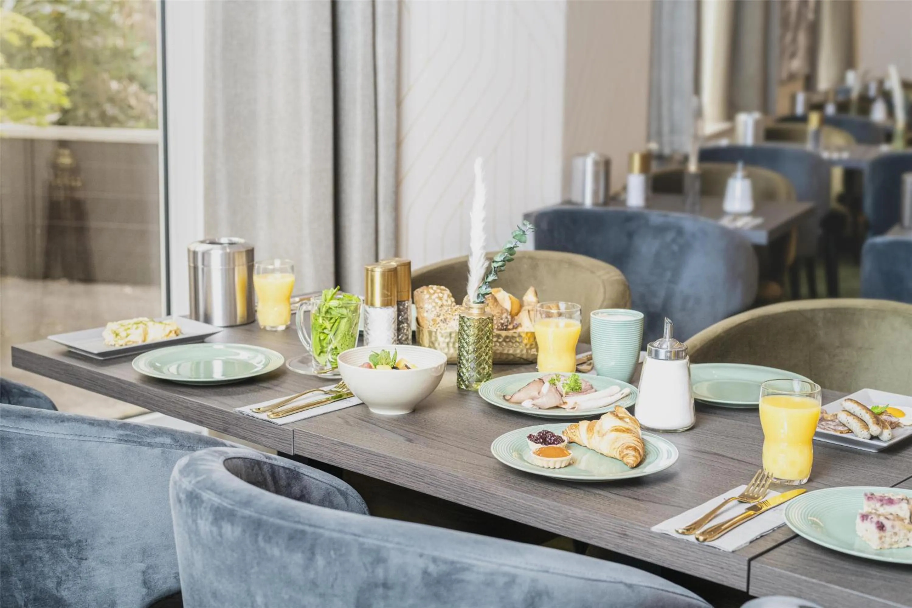 Food and drinks in Hotel Essener Hof; Sure Hotel Collection by Best Western