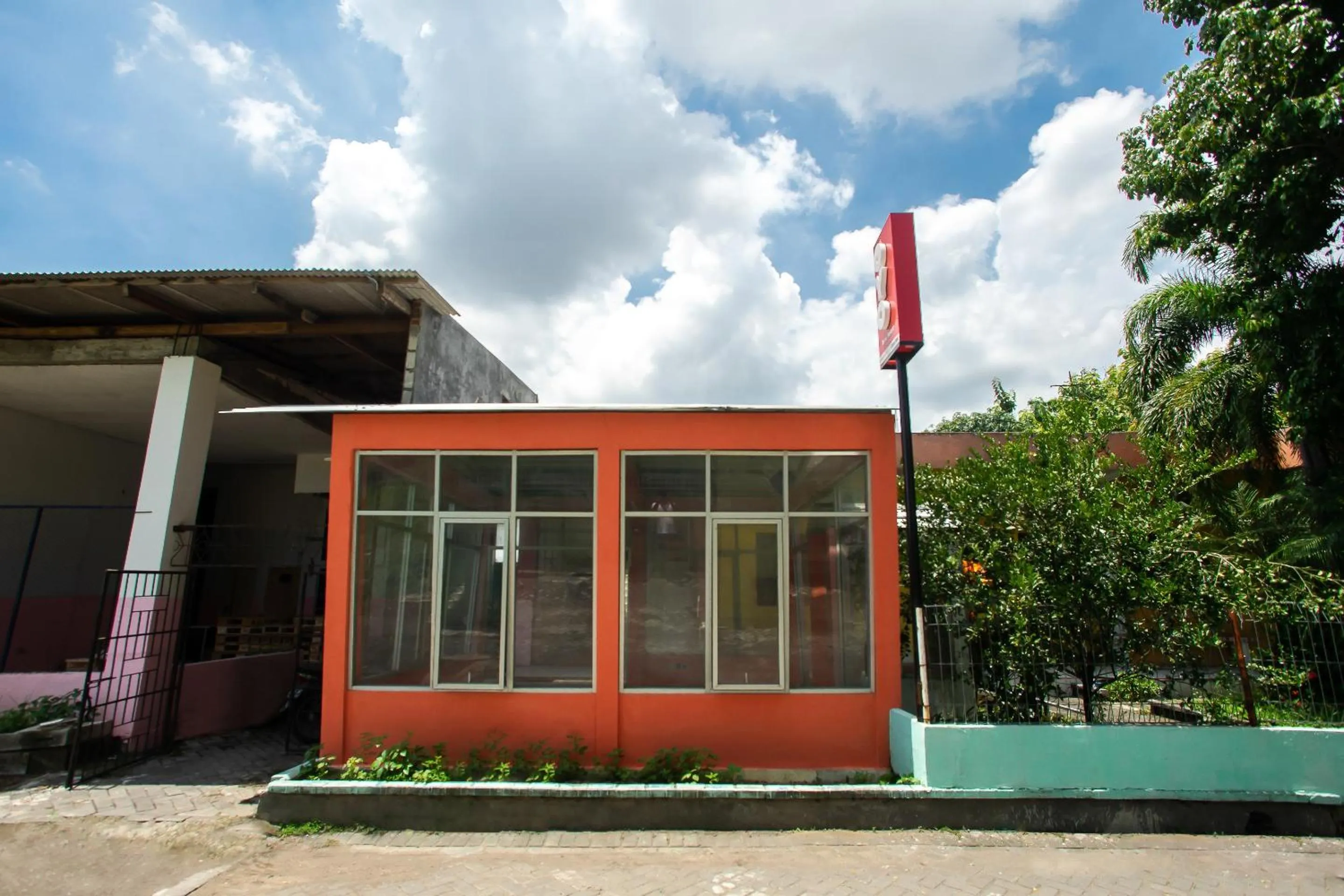 Facade/entrance in Hotel O Ibma Smart Syariah
