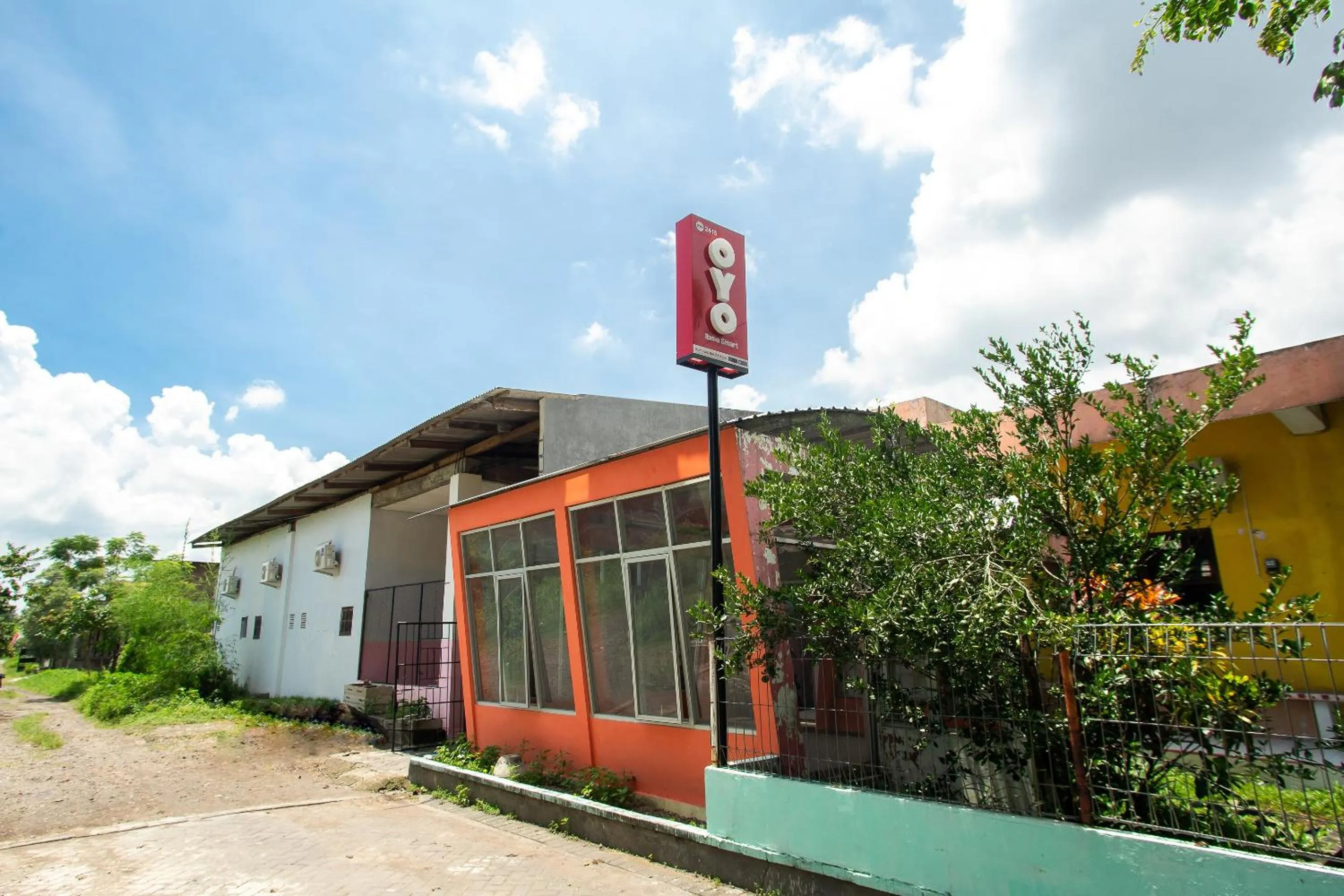 Facade/entrance in Hotel O Ibma Smart Syariah