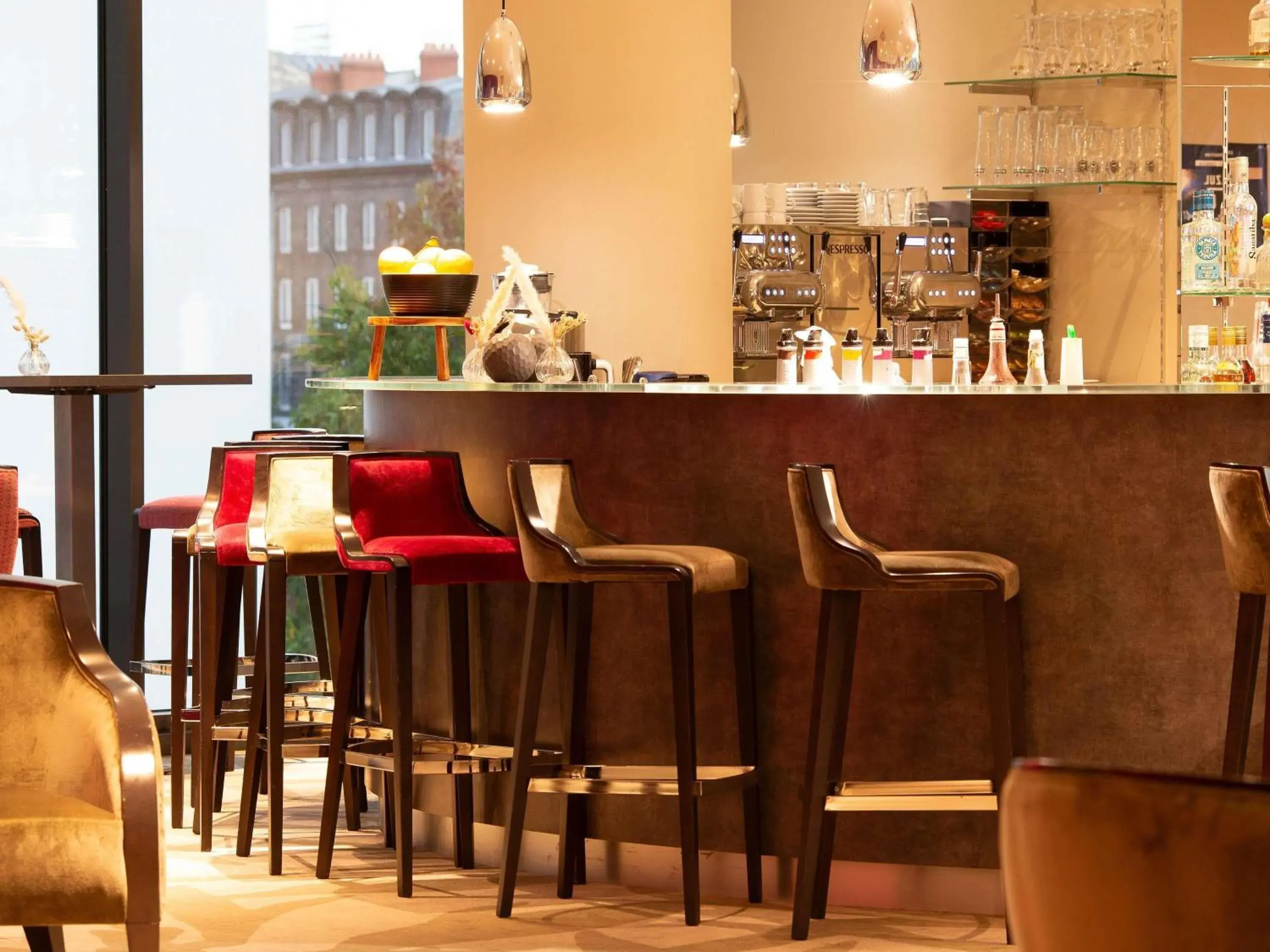 Lounge or bar in Mercure Clermont Ferrand centre Jaude Lounge or bar in Mercure Clermont Ferrand centre Jaude